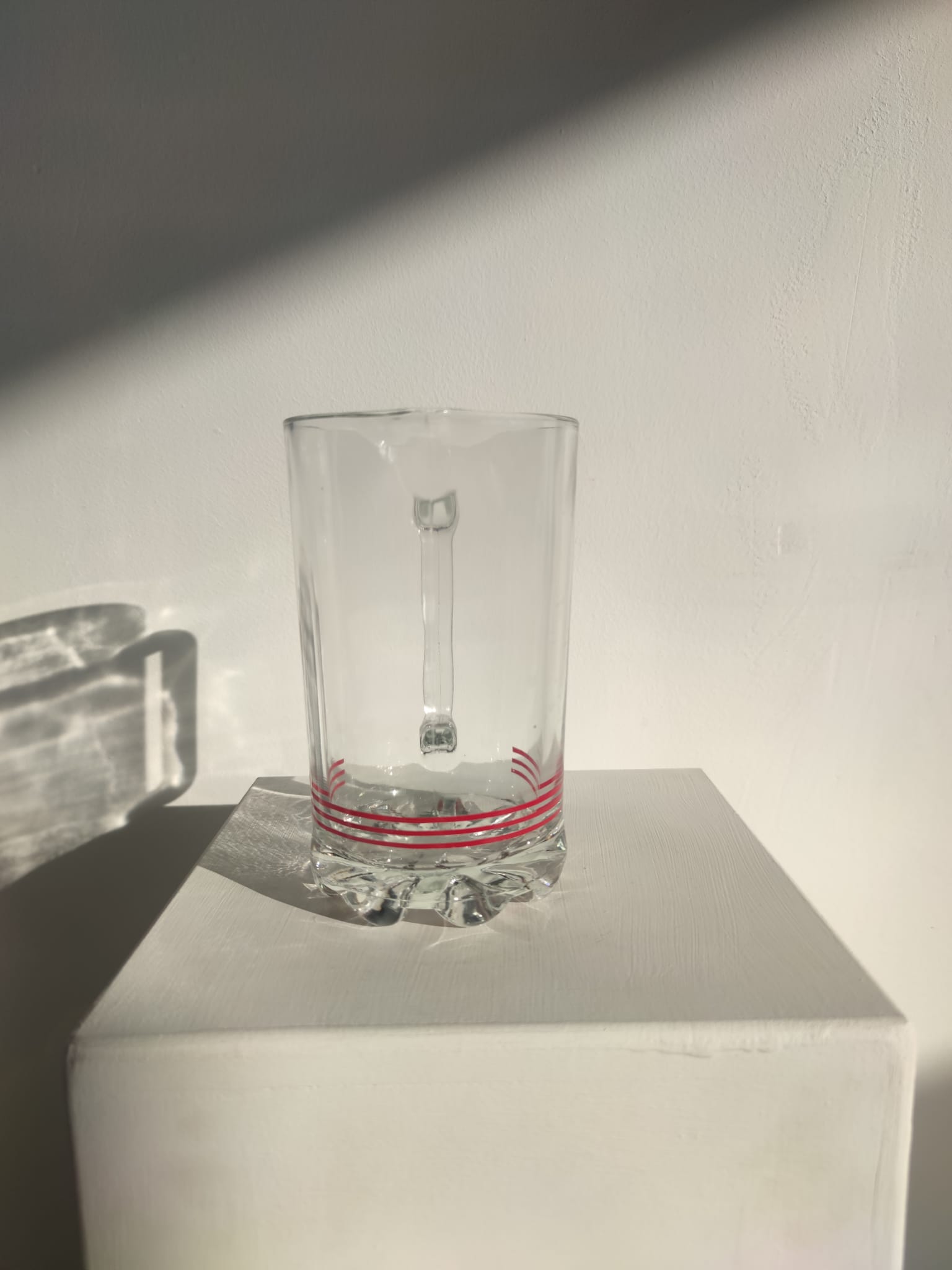 Pichet à orangeade italien vintage en verre à rayures rouges