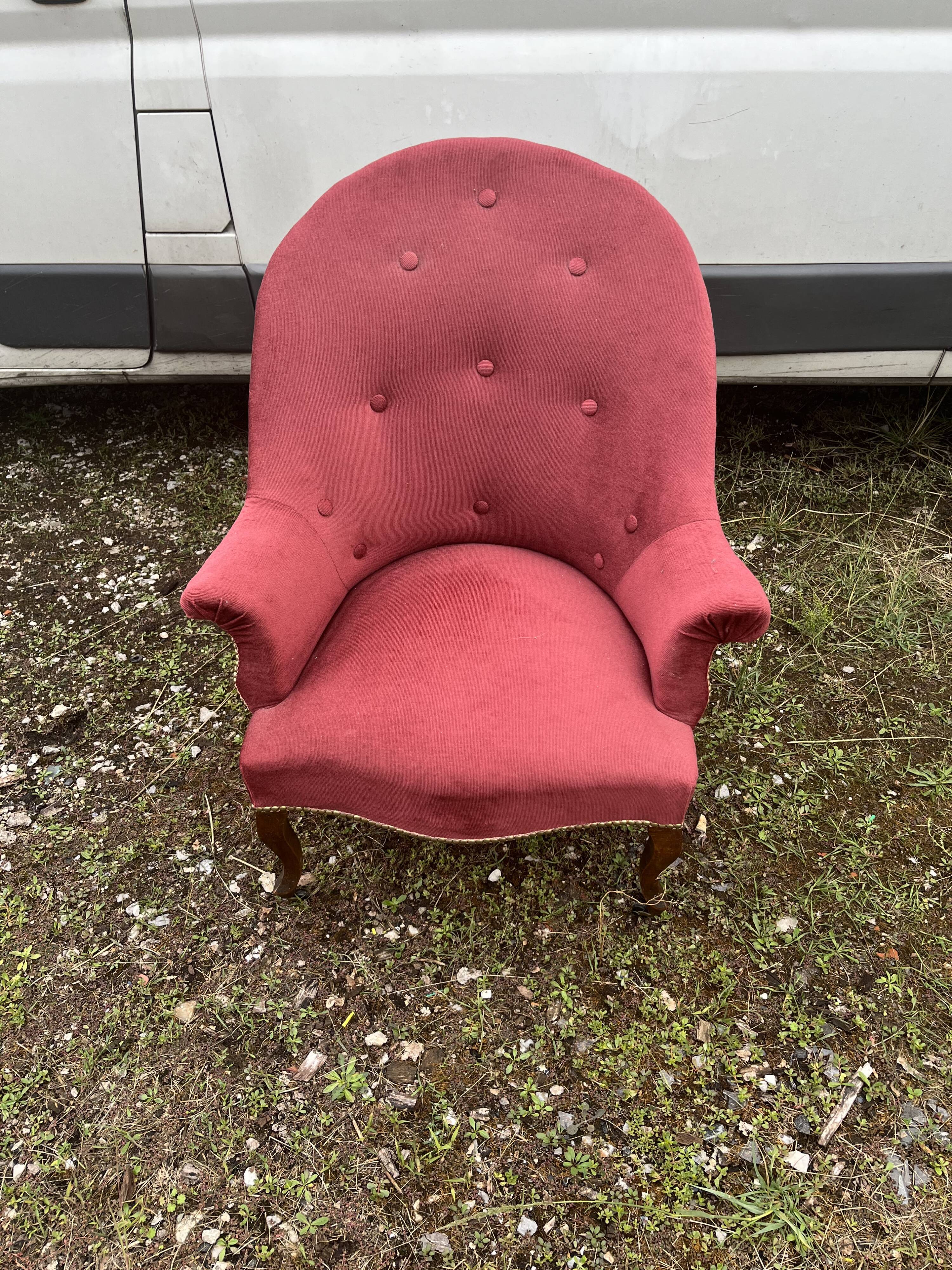 Toad armchair