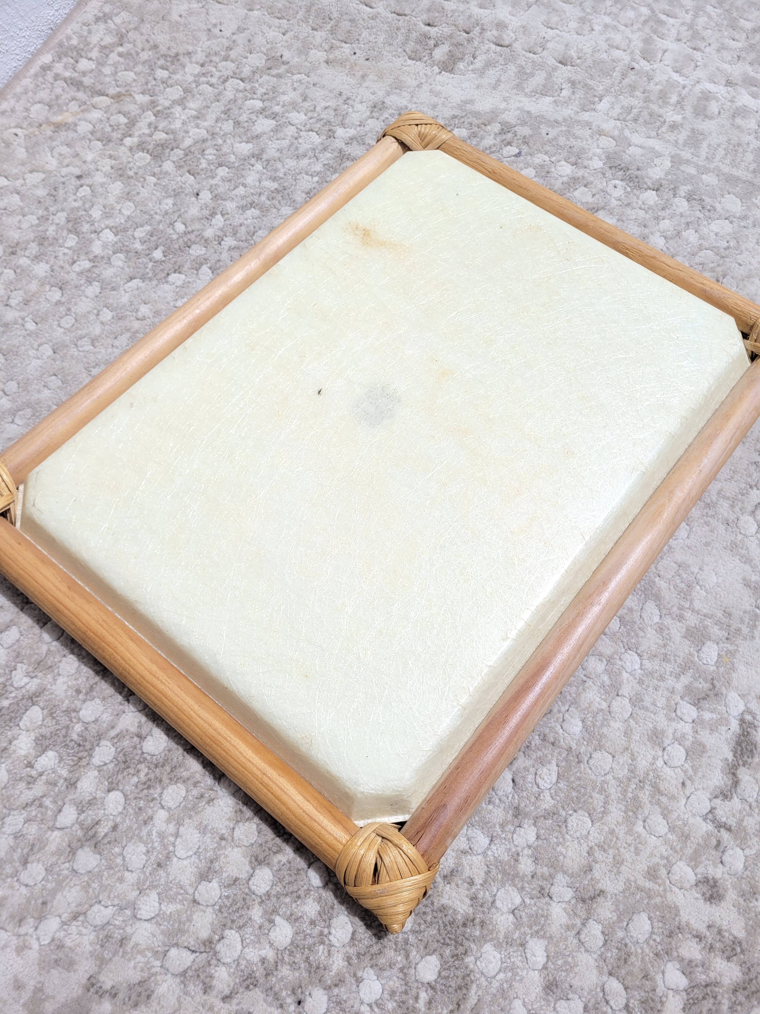 Rattan and fiber bird serving tray