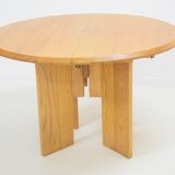 Regain table in solid elm