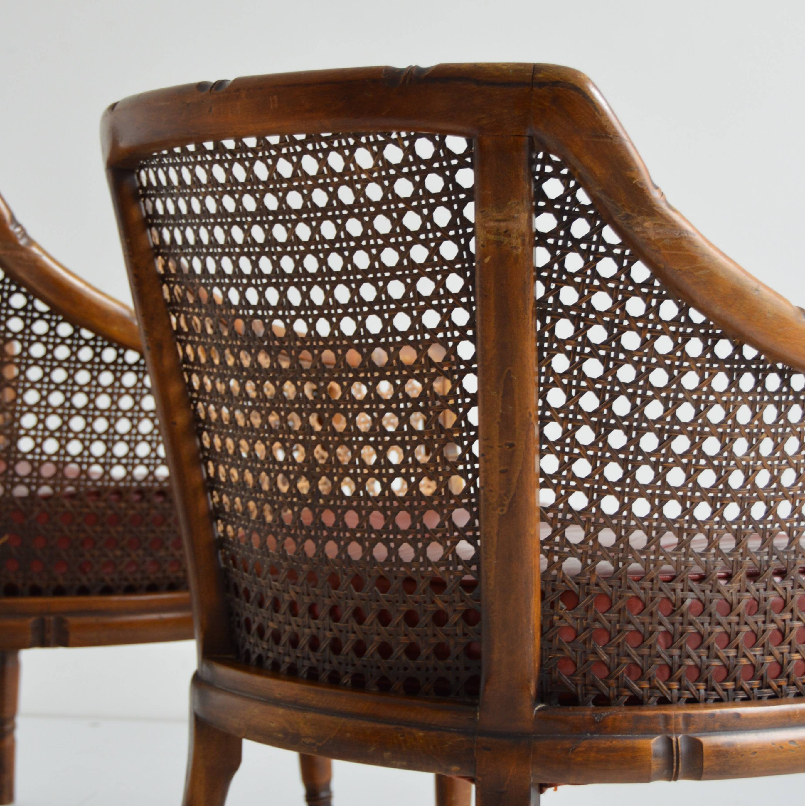 Paire de fauteuils en noyer et cannage ancien XIXème