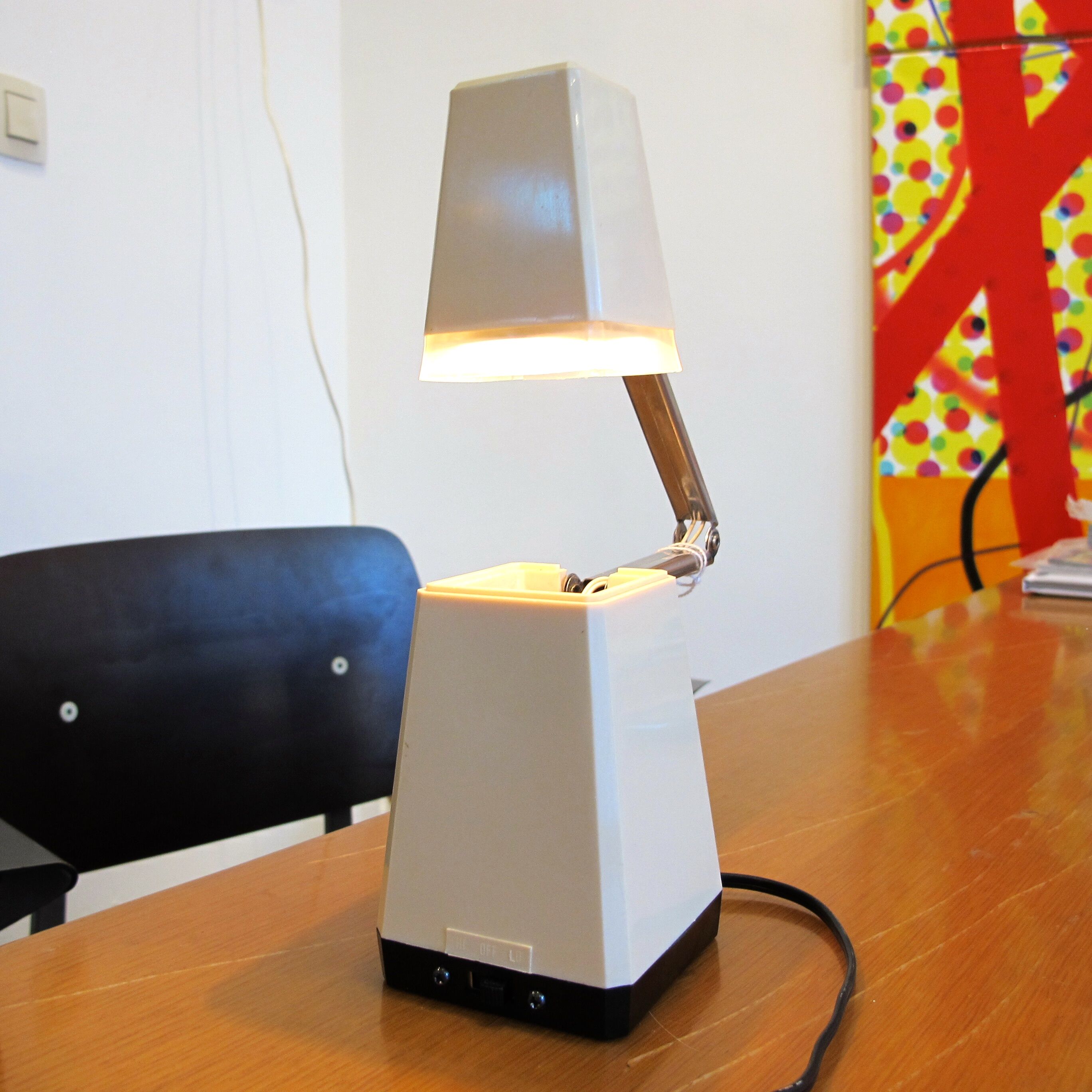 Lampe liseuse Américaine vers 1960 en bakelite blanche
