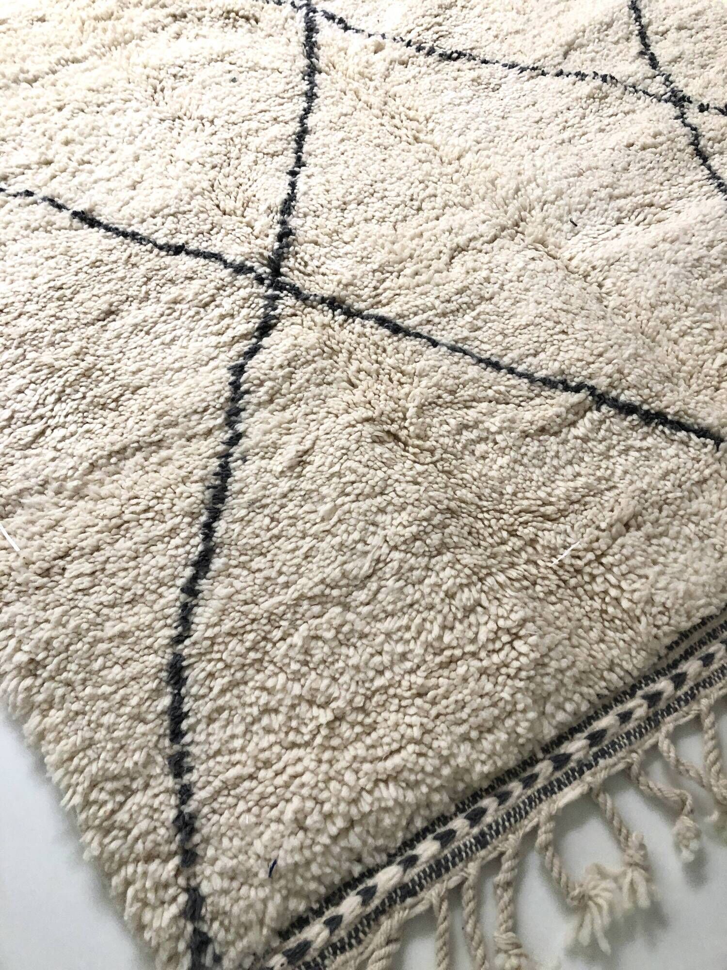 Moroccan Berber carpet Beni Ouarain with dark grey diamonds 2.6x1.53m