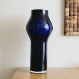 Imposing Midnight Blue Blown Glass Vase Design