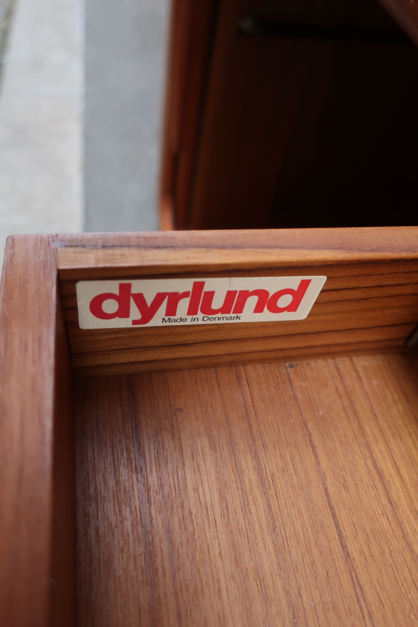 70 years of DYRLUND teak doors accordeons