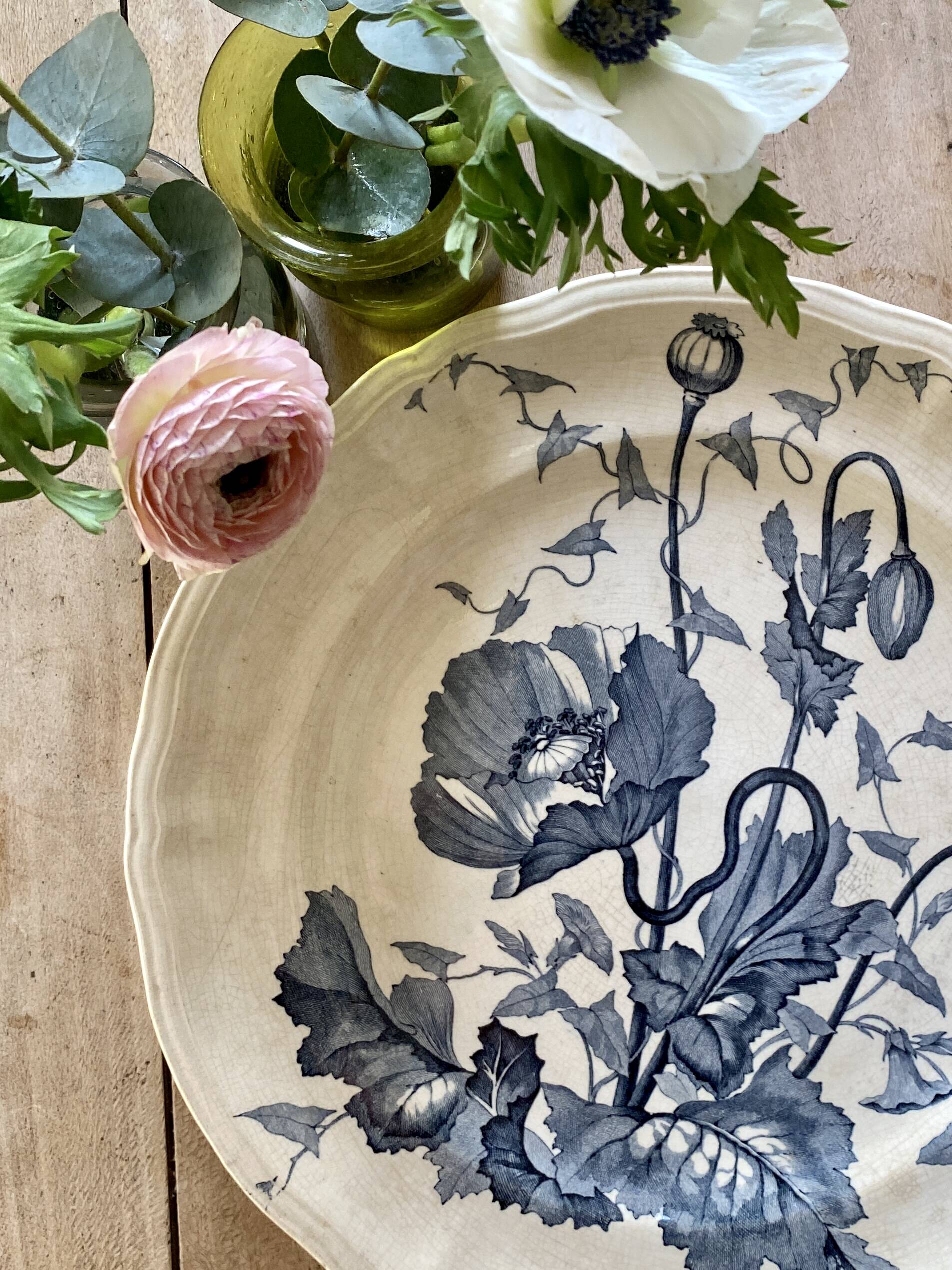 Old iron clay dish, Pavots de Longchamp model