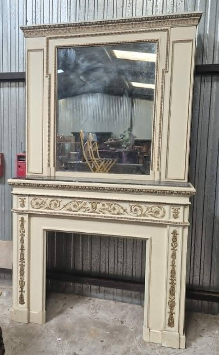 Importante cheminée de style Louis XVI, avec son trumeau le tout en bois