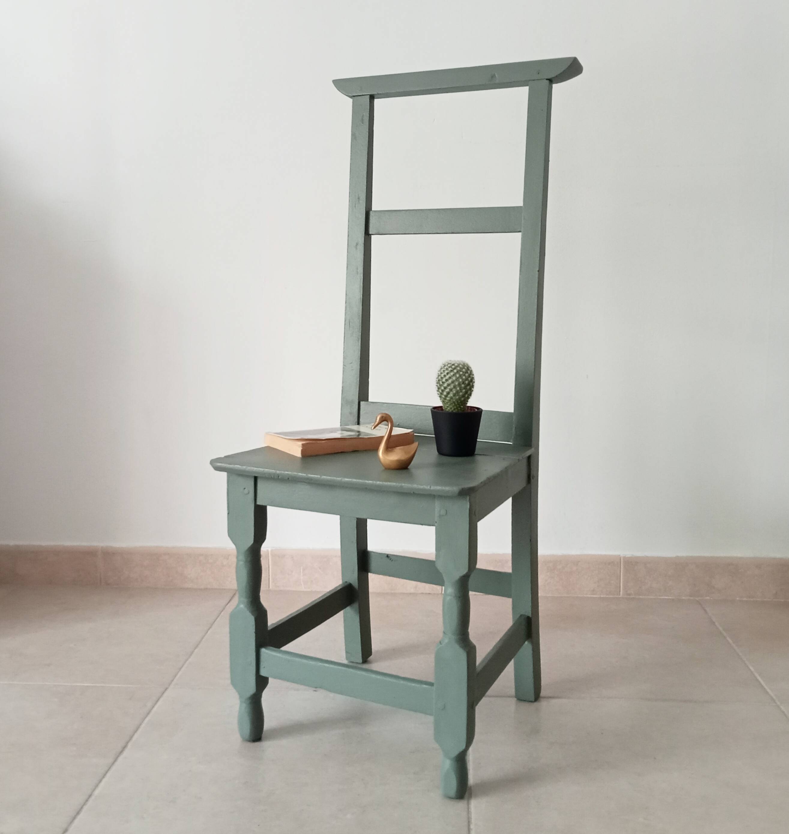 Antique "prie dieu" chair from the 19th century.