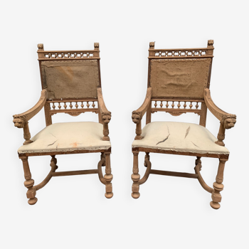 Paire de fauteuils de style renaissance en noyer sculpté XX siècle