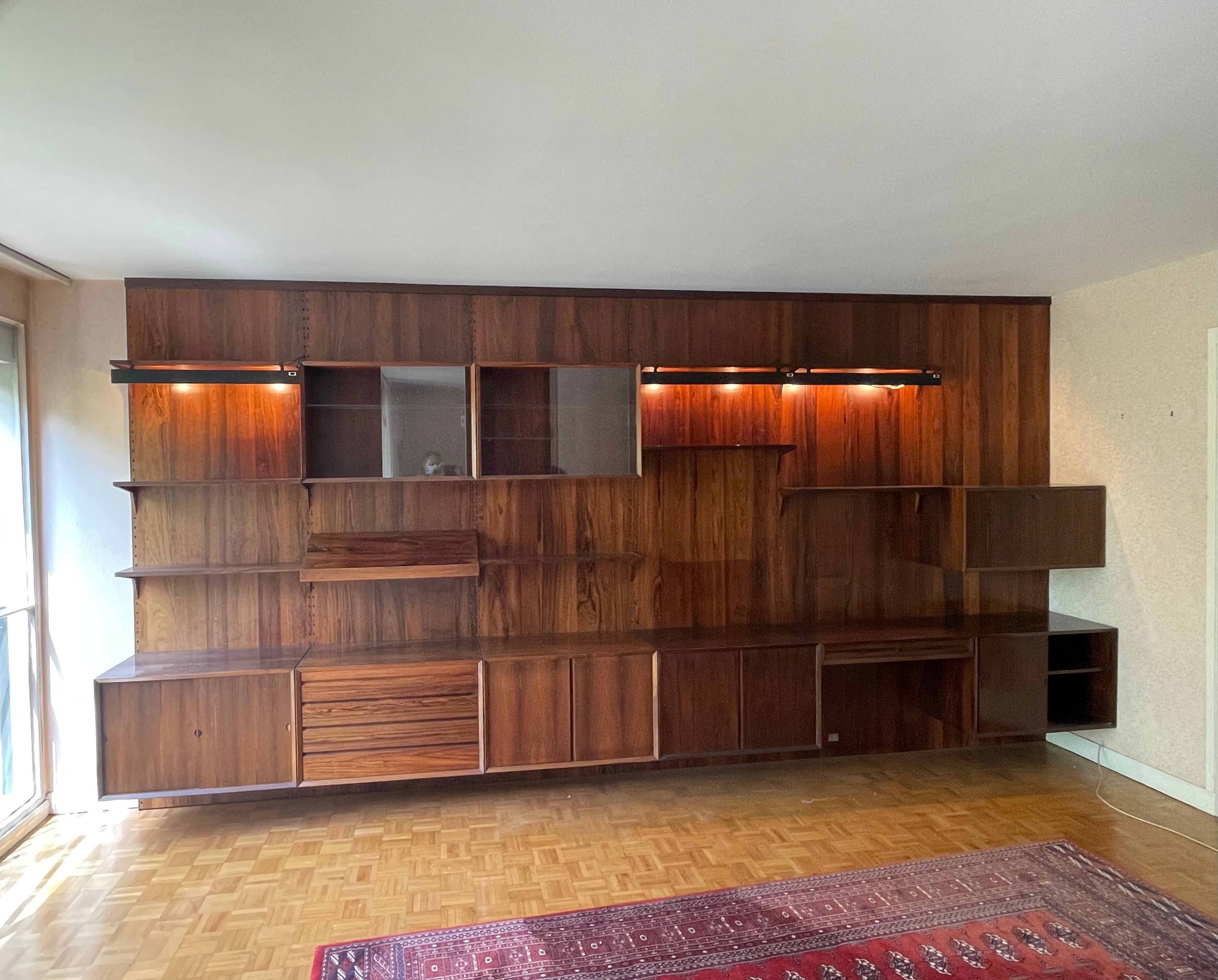 "Royal" wall system by Poul Cadovious