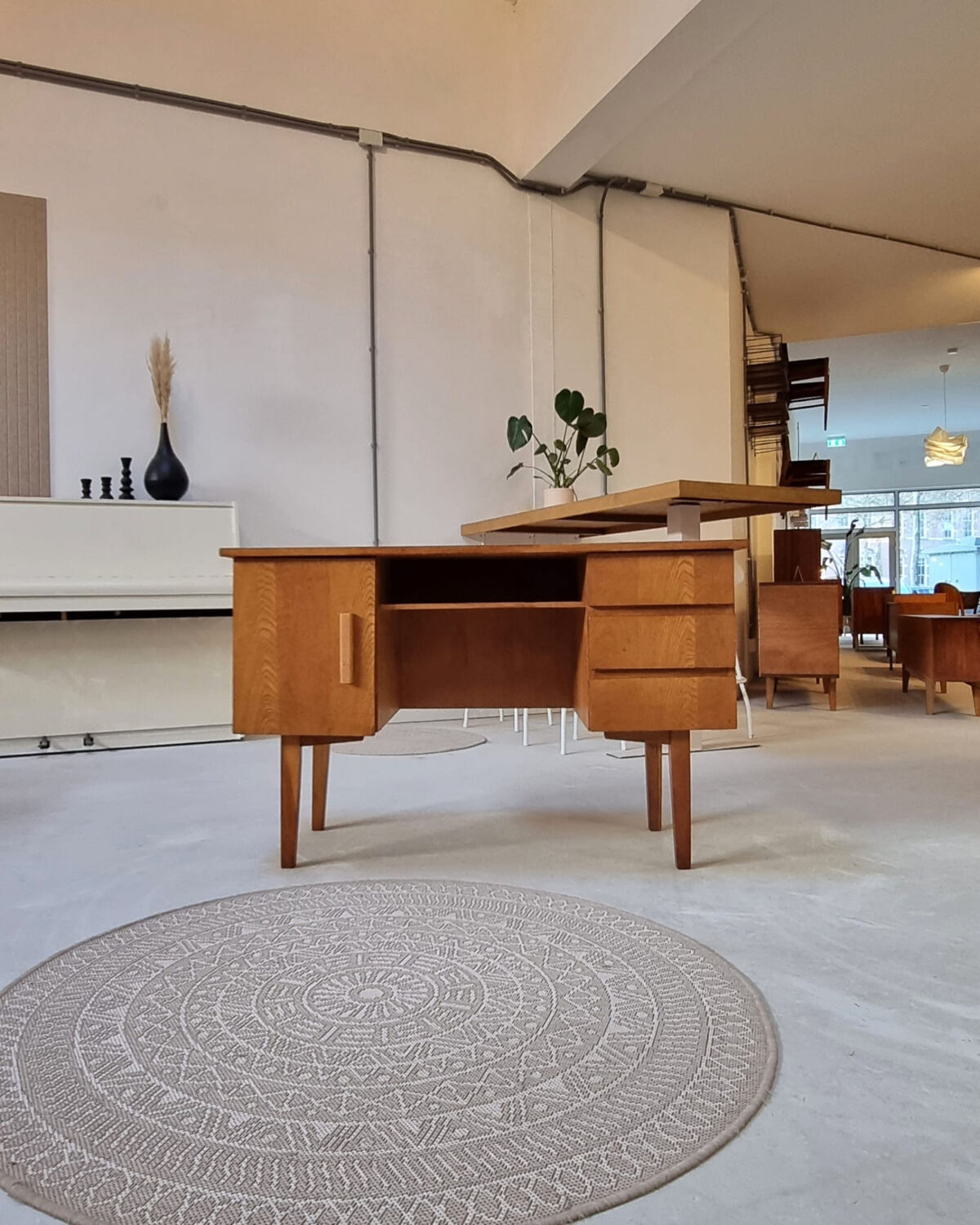 Bureau du milieu du siècle