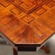 Petite table ancienne en noyer avec incrustations, Italie, XXe siècle