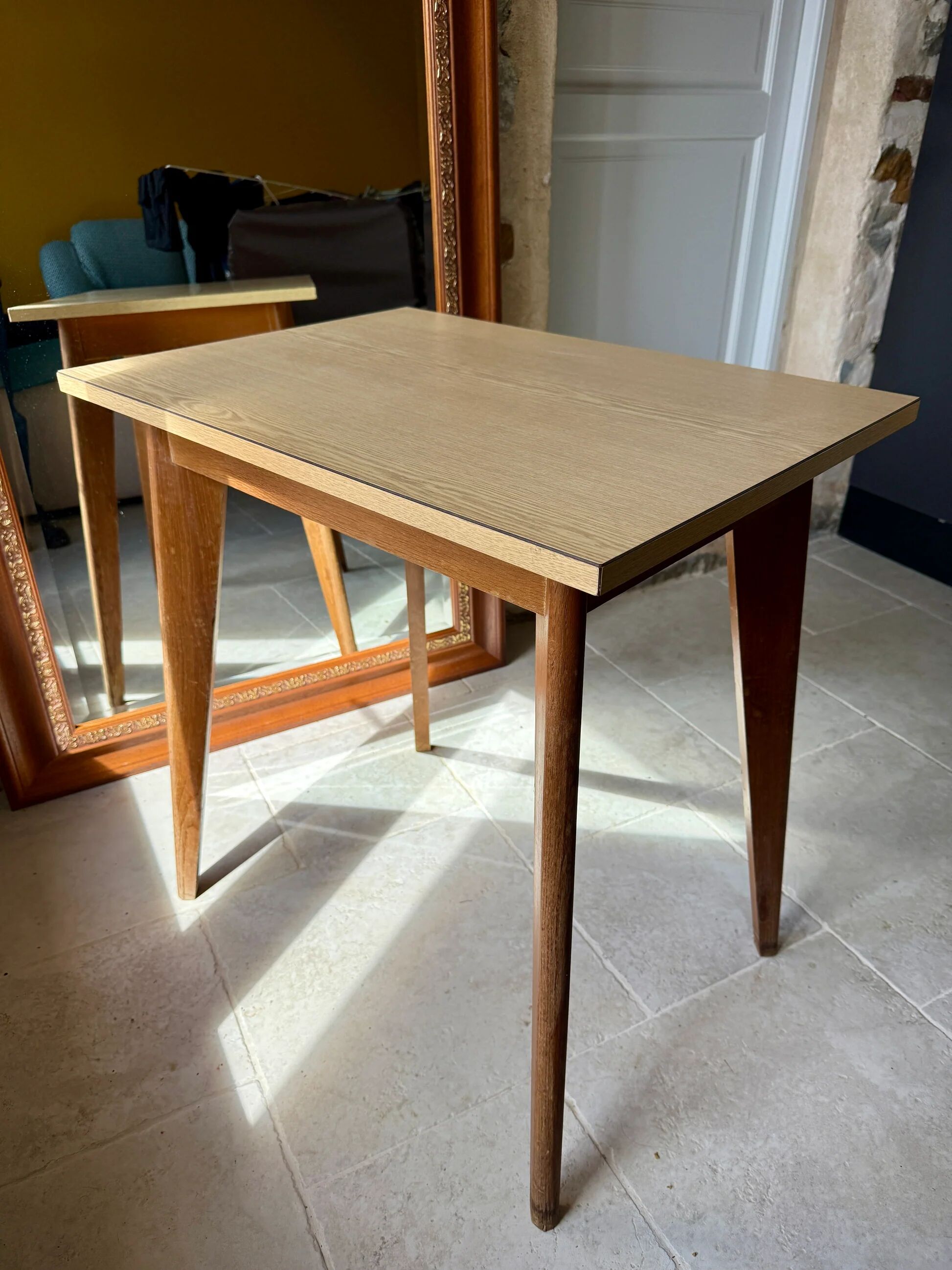 Side table in formica - tapered legs