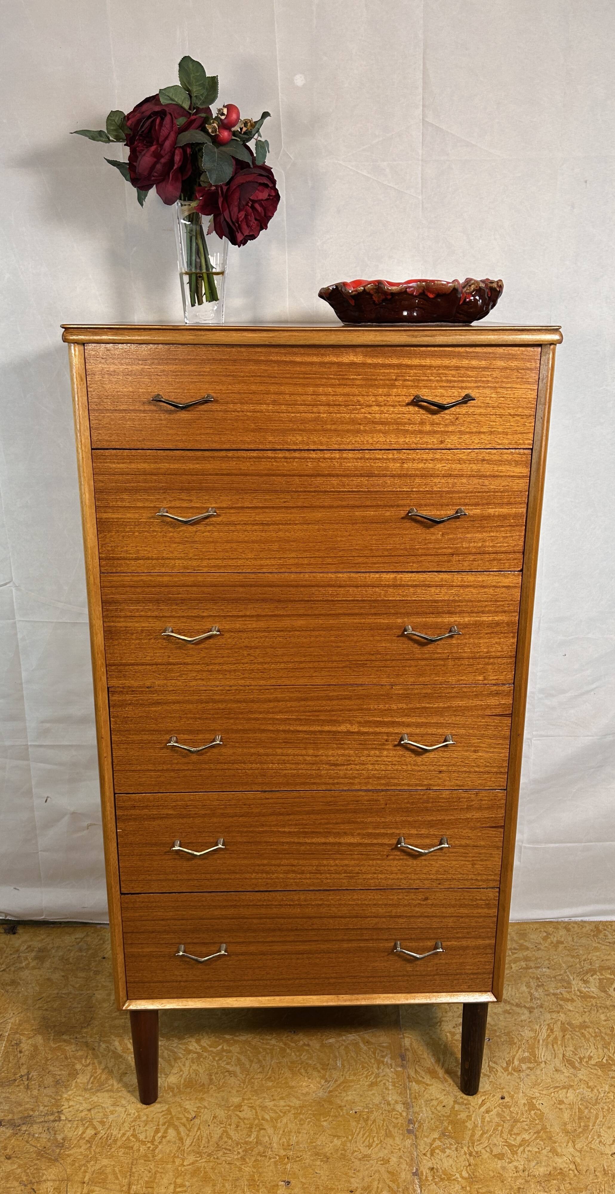 Commode rétro vintage en teck du milieu du siècle par Beeanese – 1960 Élégante