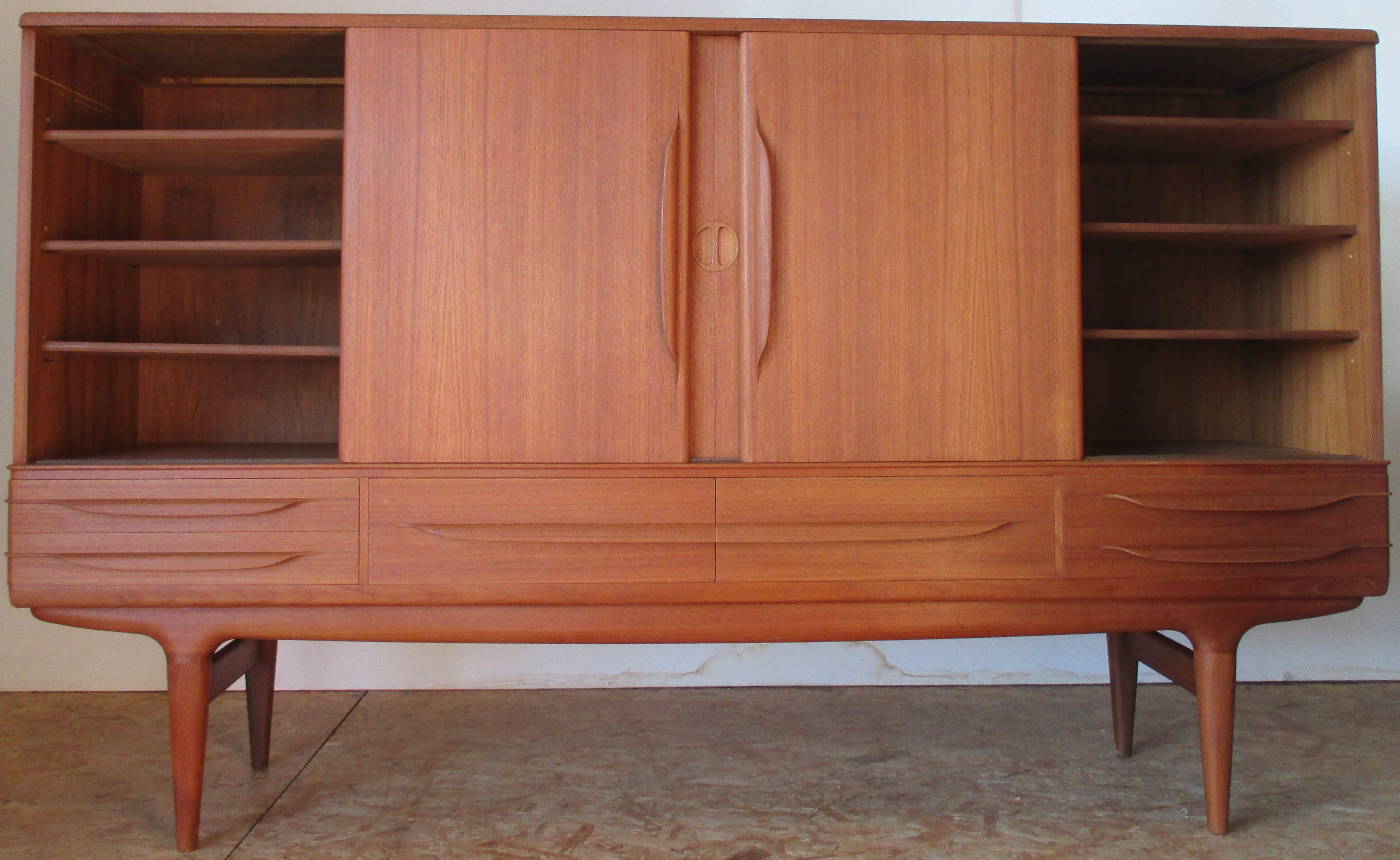 Enfilade haute danoise en teck de Johannes Andersen