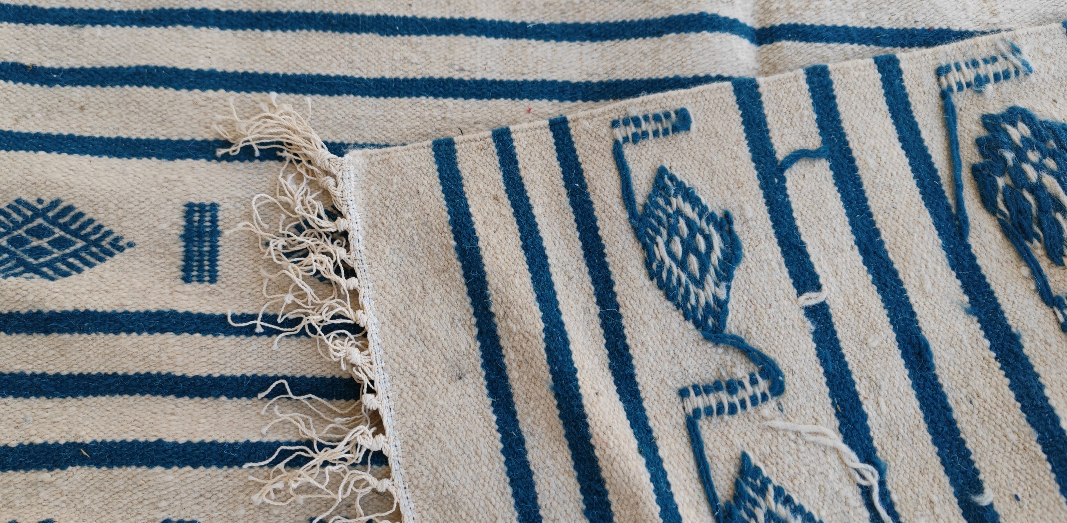 Traditional handmade white and blue kilim rug in natural wool