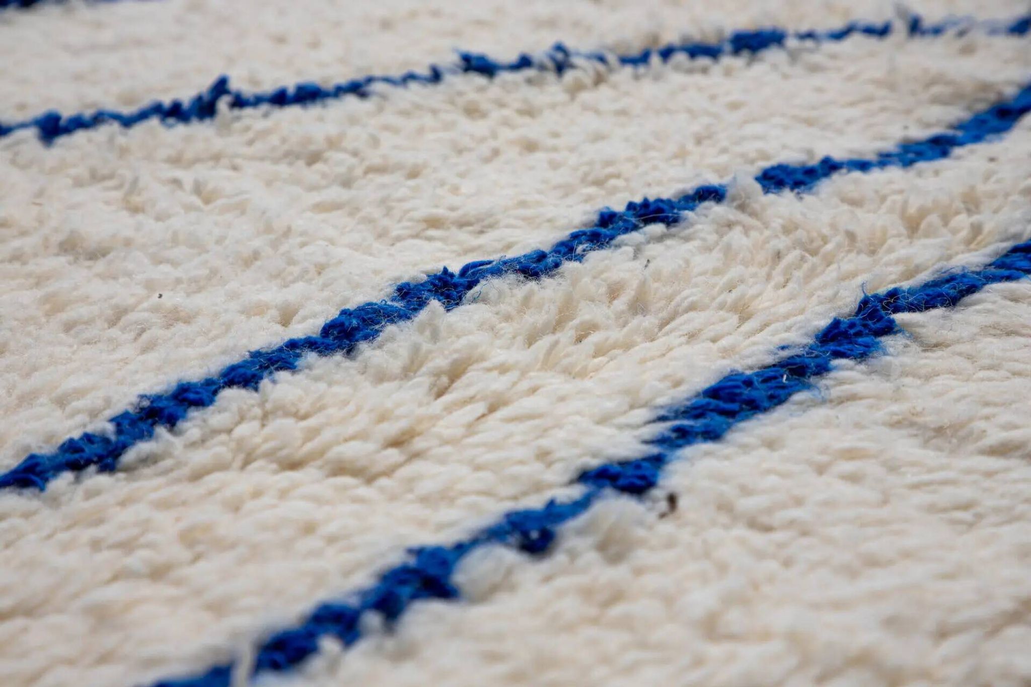 Tapis berbère Beni Ouarain blanc bleu
