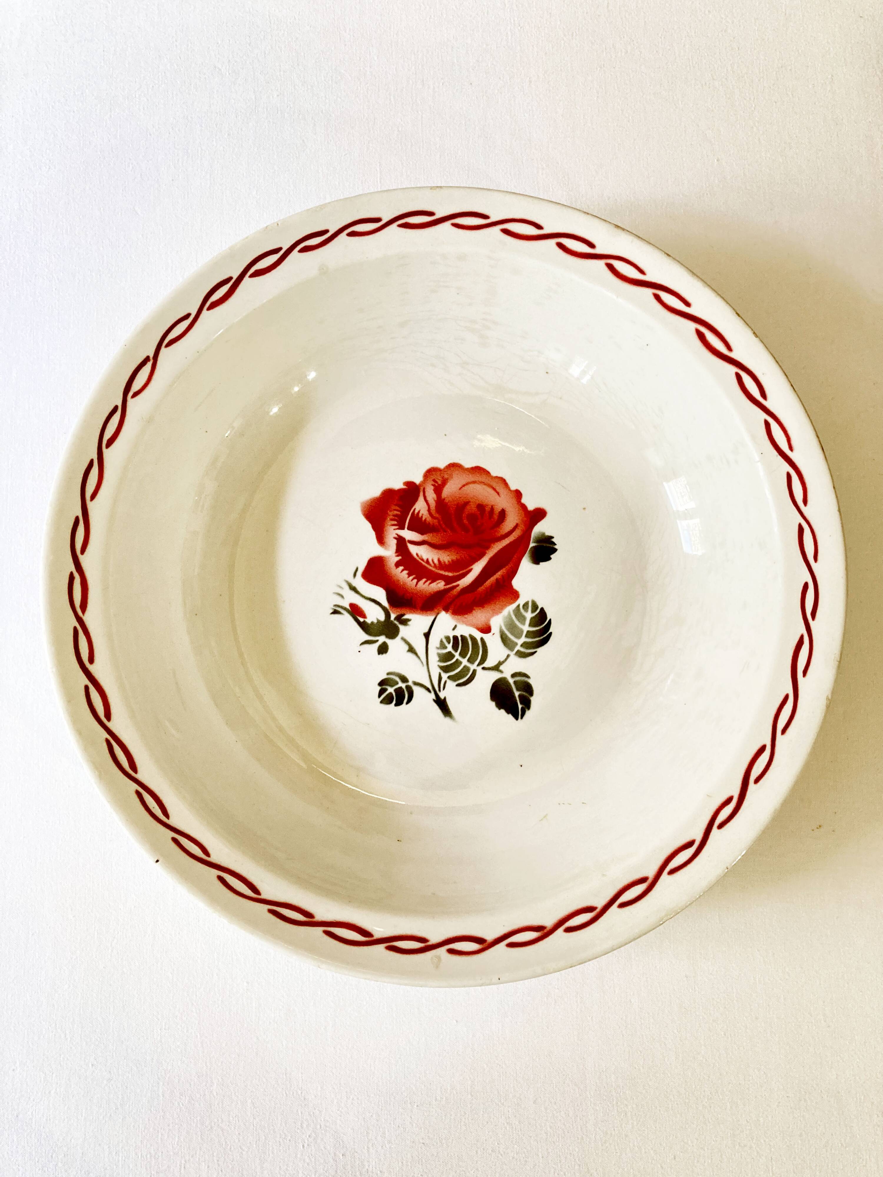 Dish with rose decoration