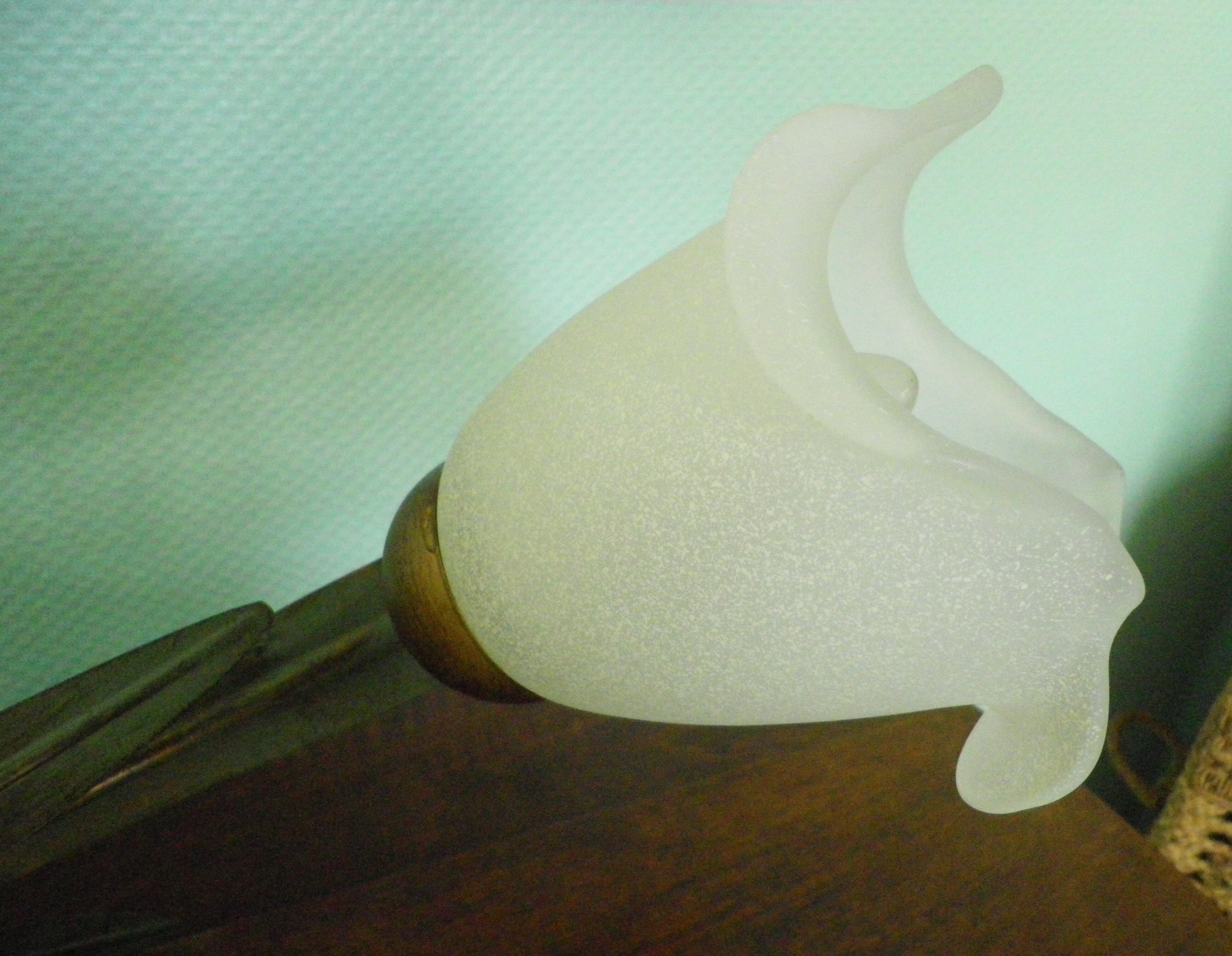 Chandelier of 5 corollas in white granite glass, central decoration with foliage 70s /80s