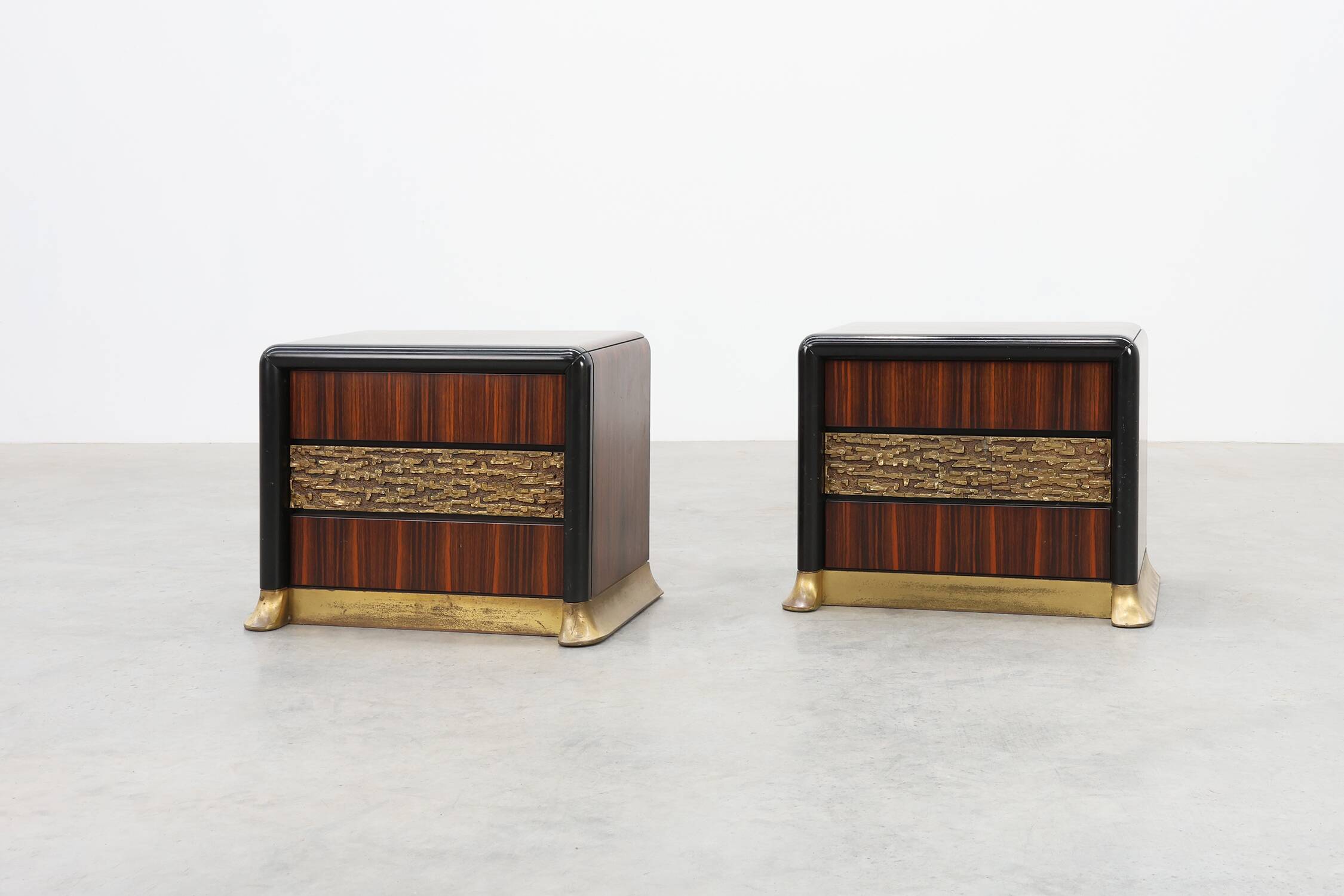 Rare Set of nightstands by Luciano Frigerio 'Desirè' with brass relief, Ita