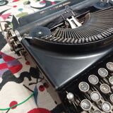 Remington Portable Typewriter 3 USA 3030s