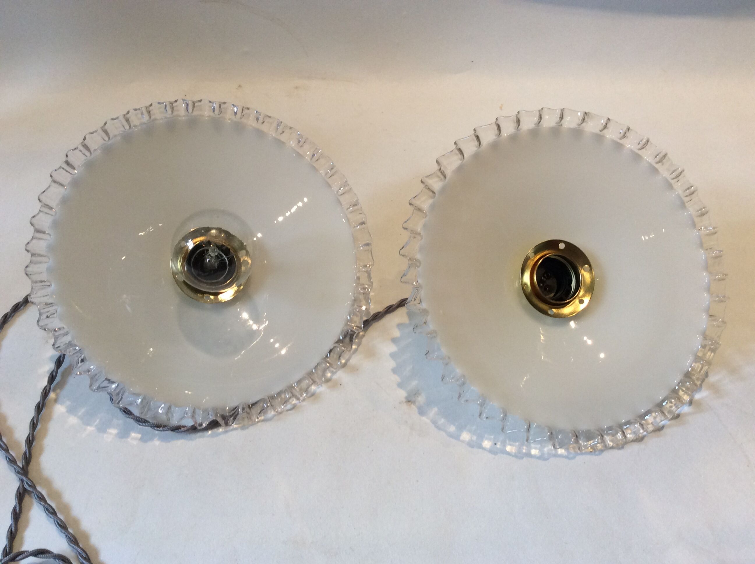 Duo of hanging lamps in opaline