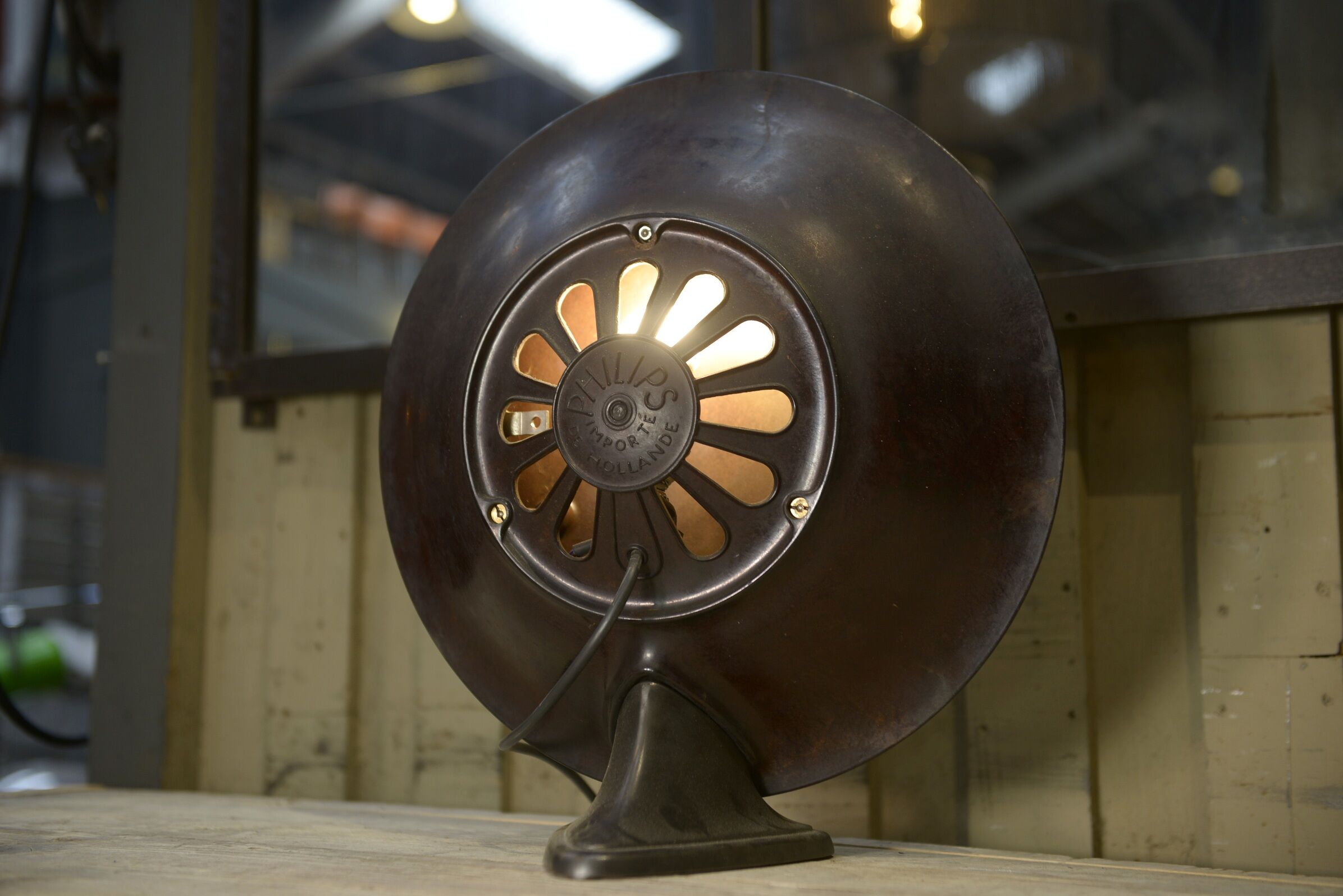 Haut parleur Philips Bakélite 1930 en lampe de table