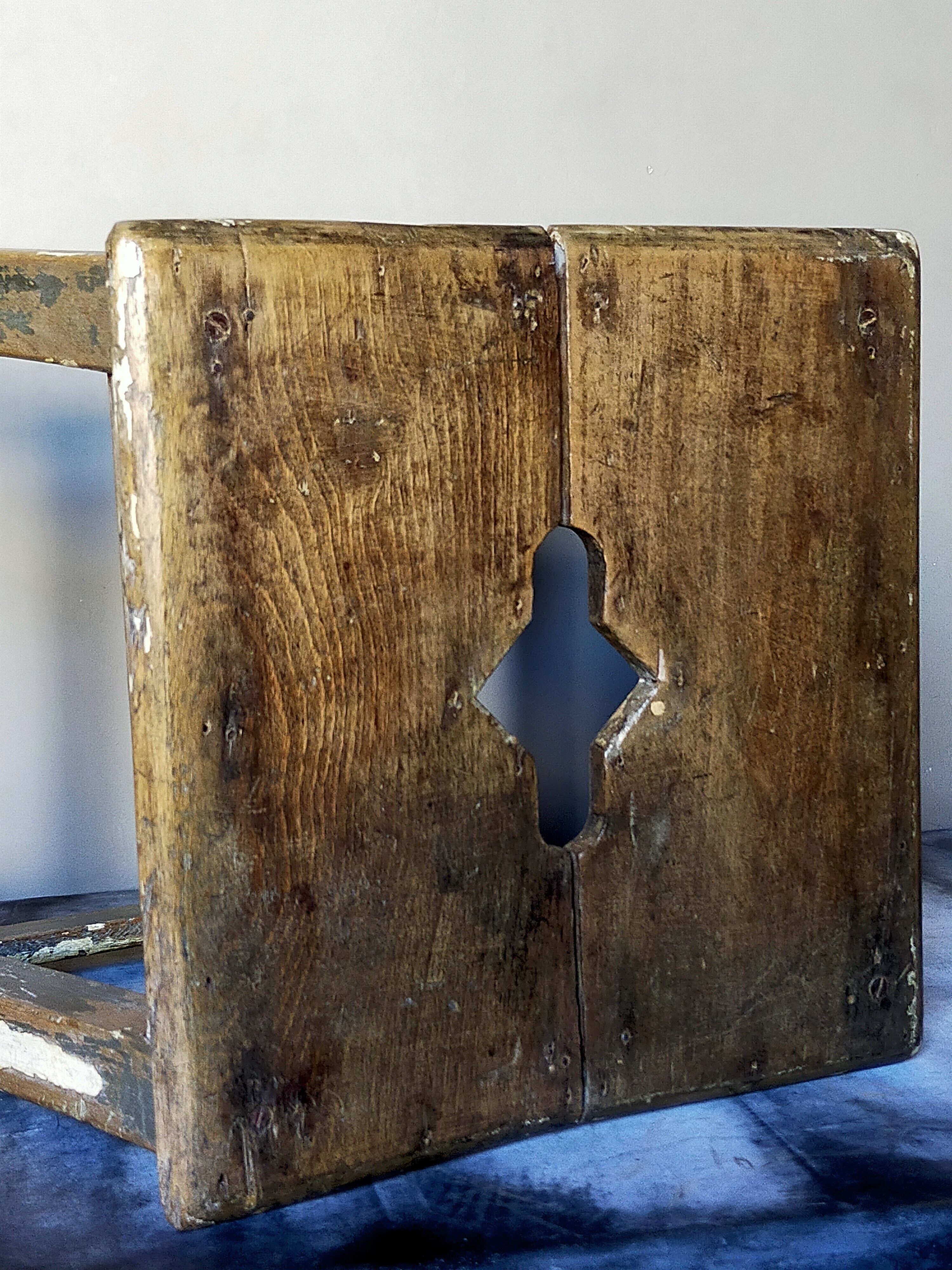 Tabouret d'atelier ancien à poignée
