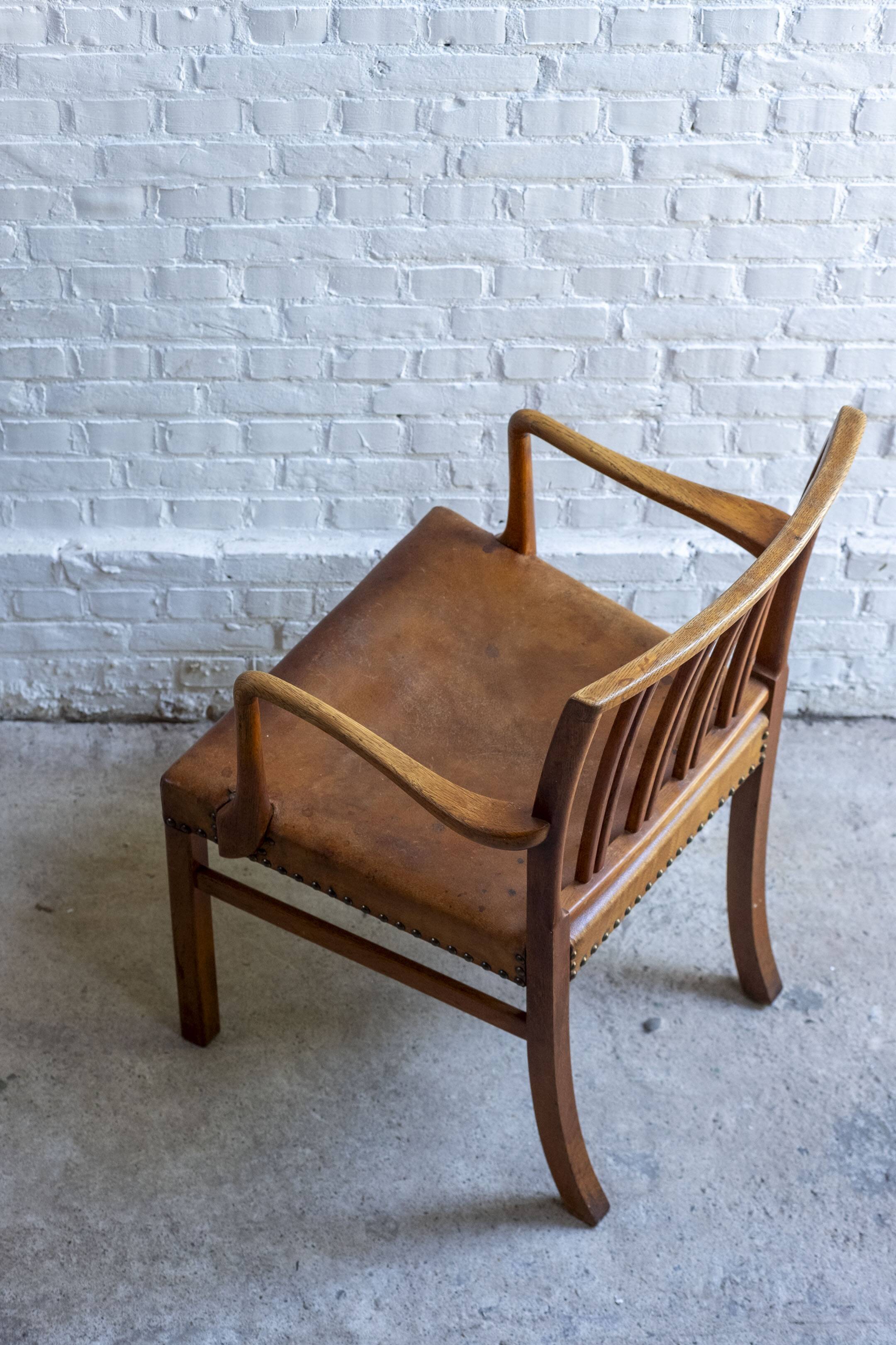 Ole Wanscher Model 1675 in Oak, Fritz Hansen, 1940s Denmark