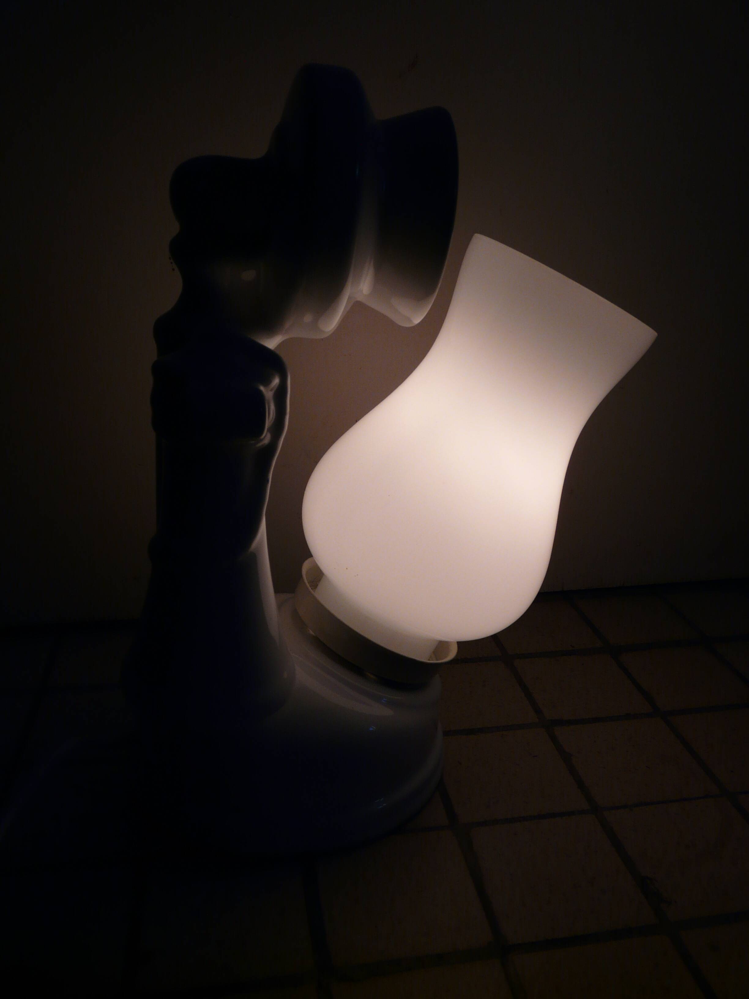 "Telephone" lamp in white ceramic and opaline from the 1970s.