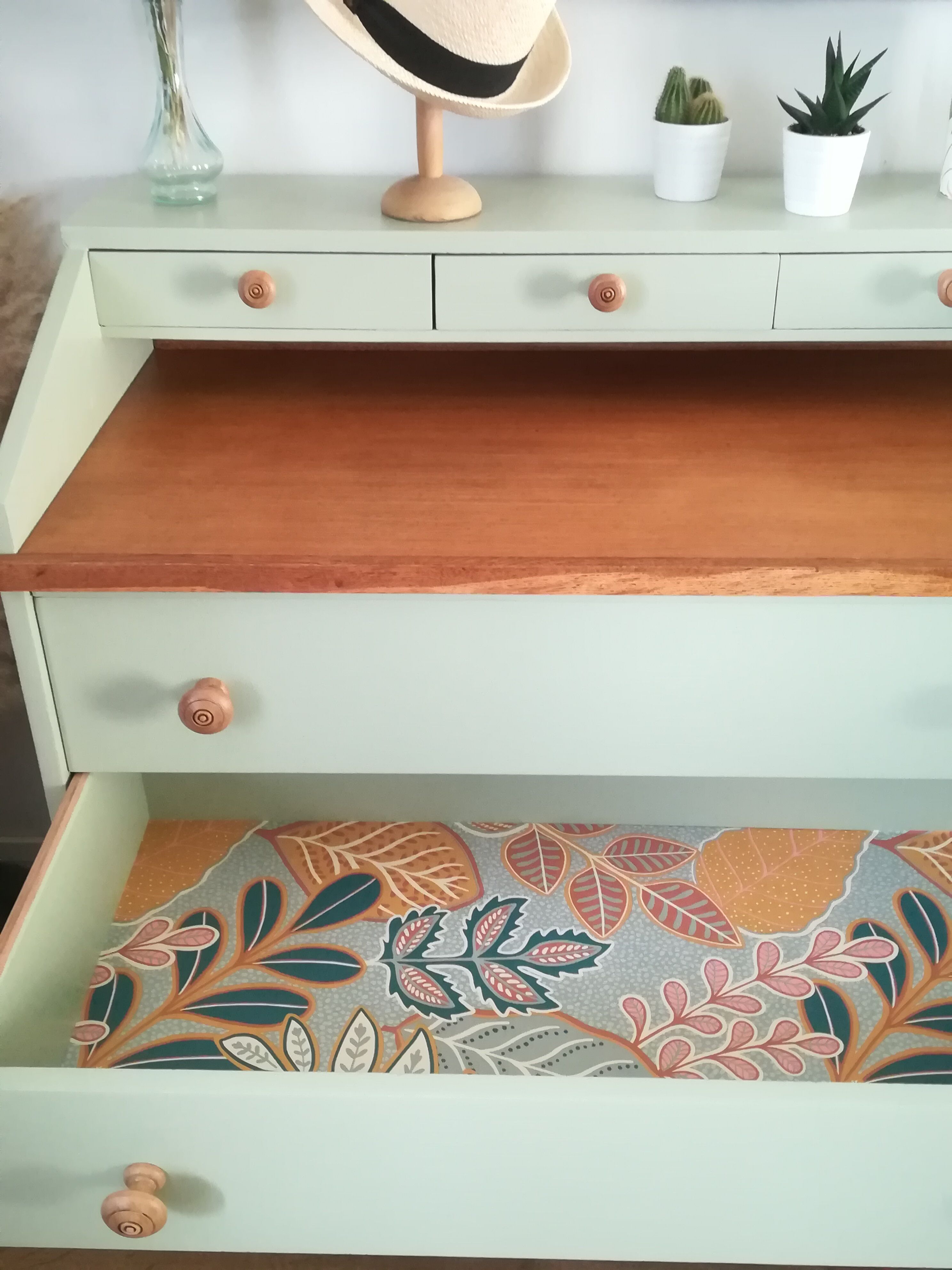 Vintage chest of drawers, extra desk