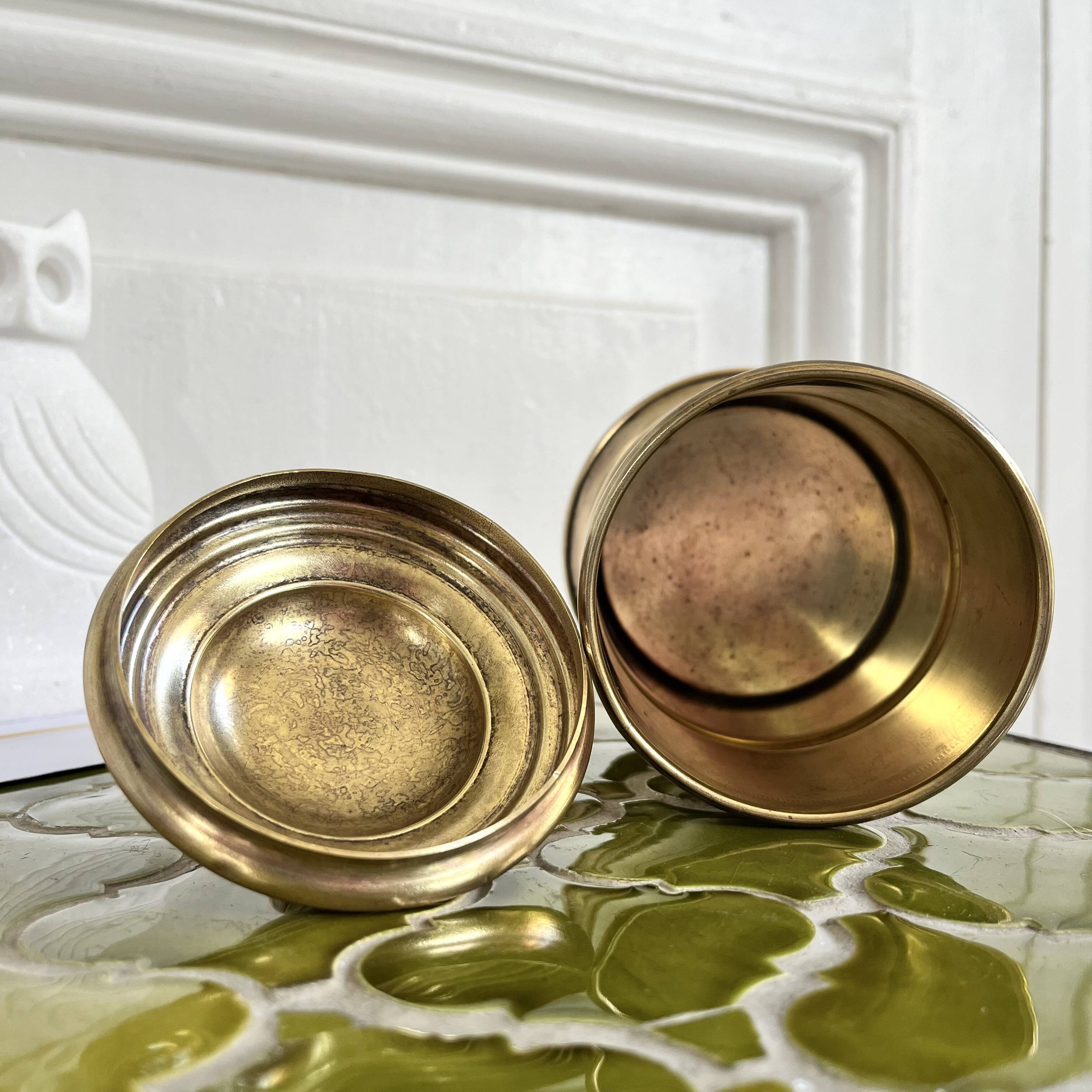 Round brass box