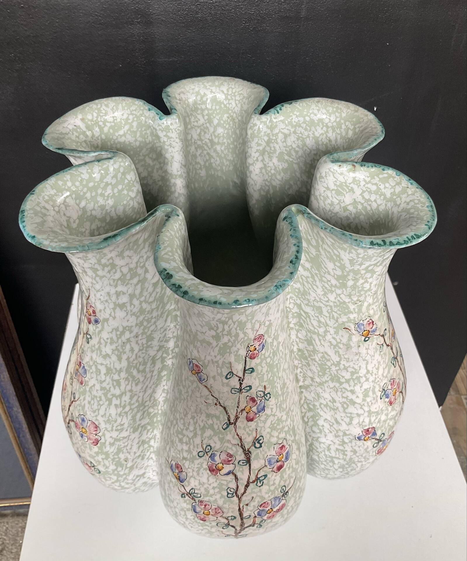 Large Italian polylobed vase by Volpi Deruta from the 1960s-70s.