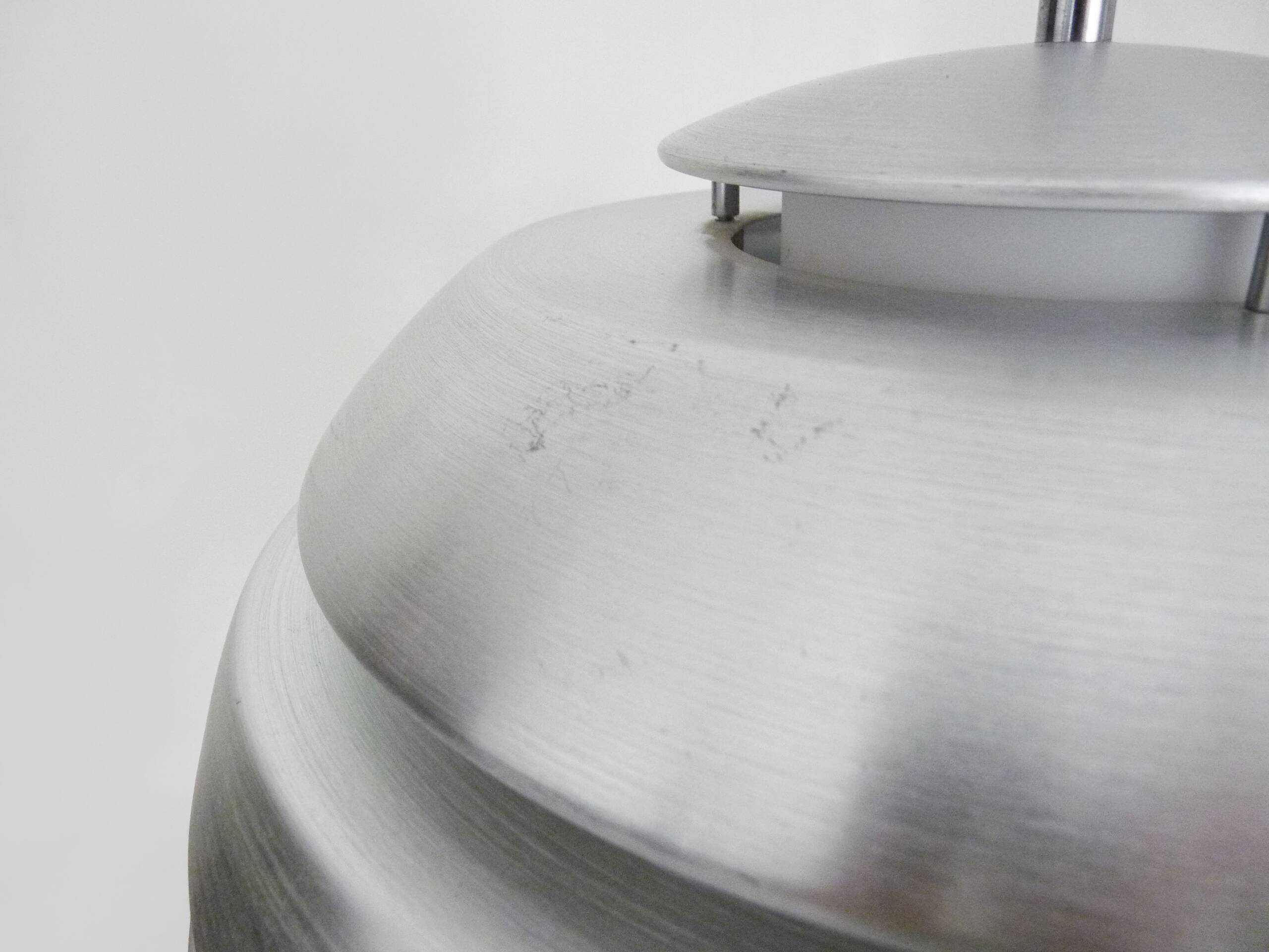 Grande suspension vintage Mercure par Eglo en aluminium brossé et opaline