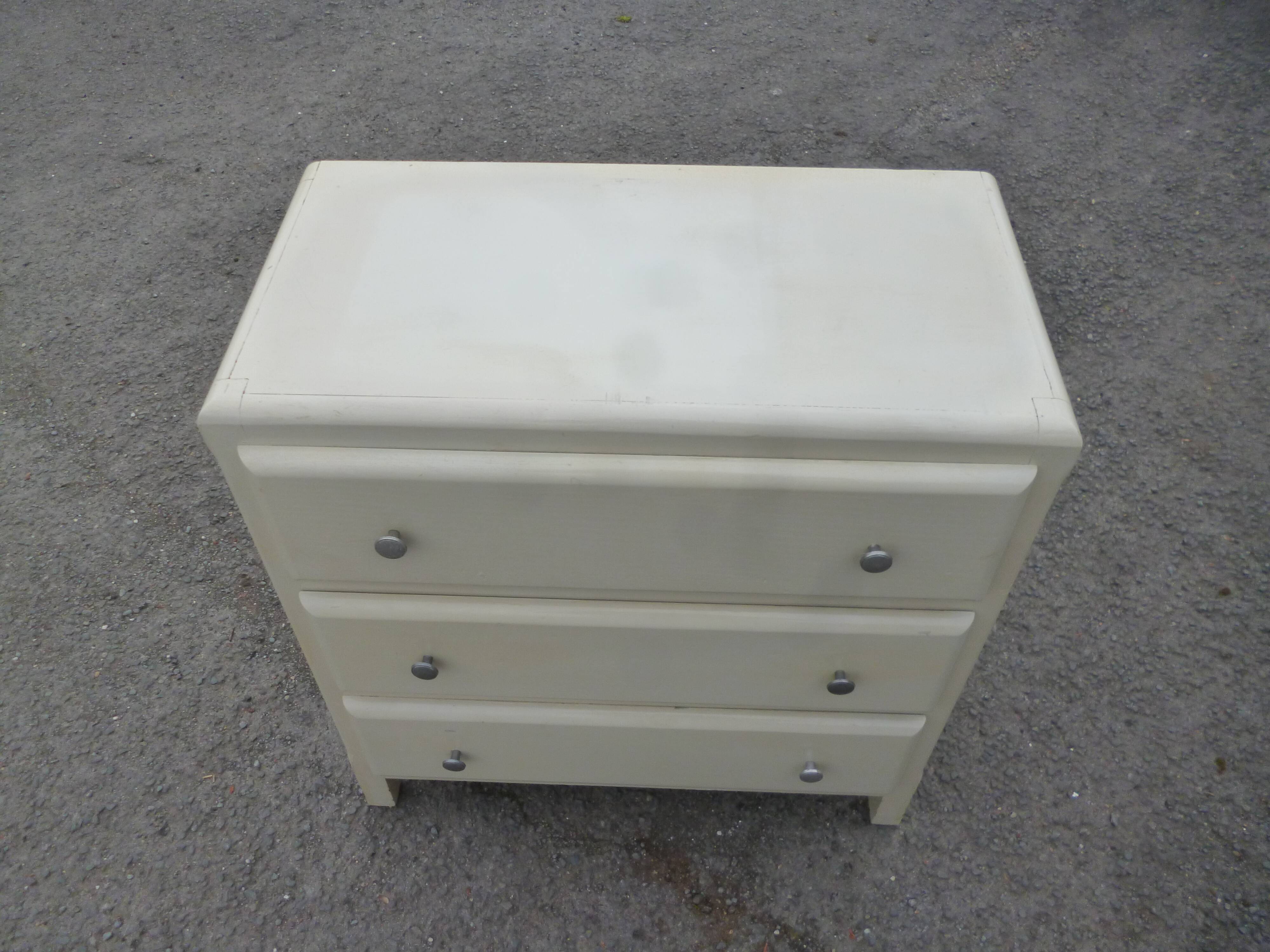 Small parisian dresser