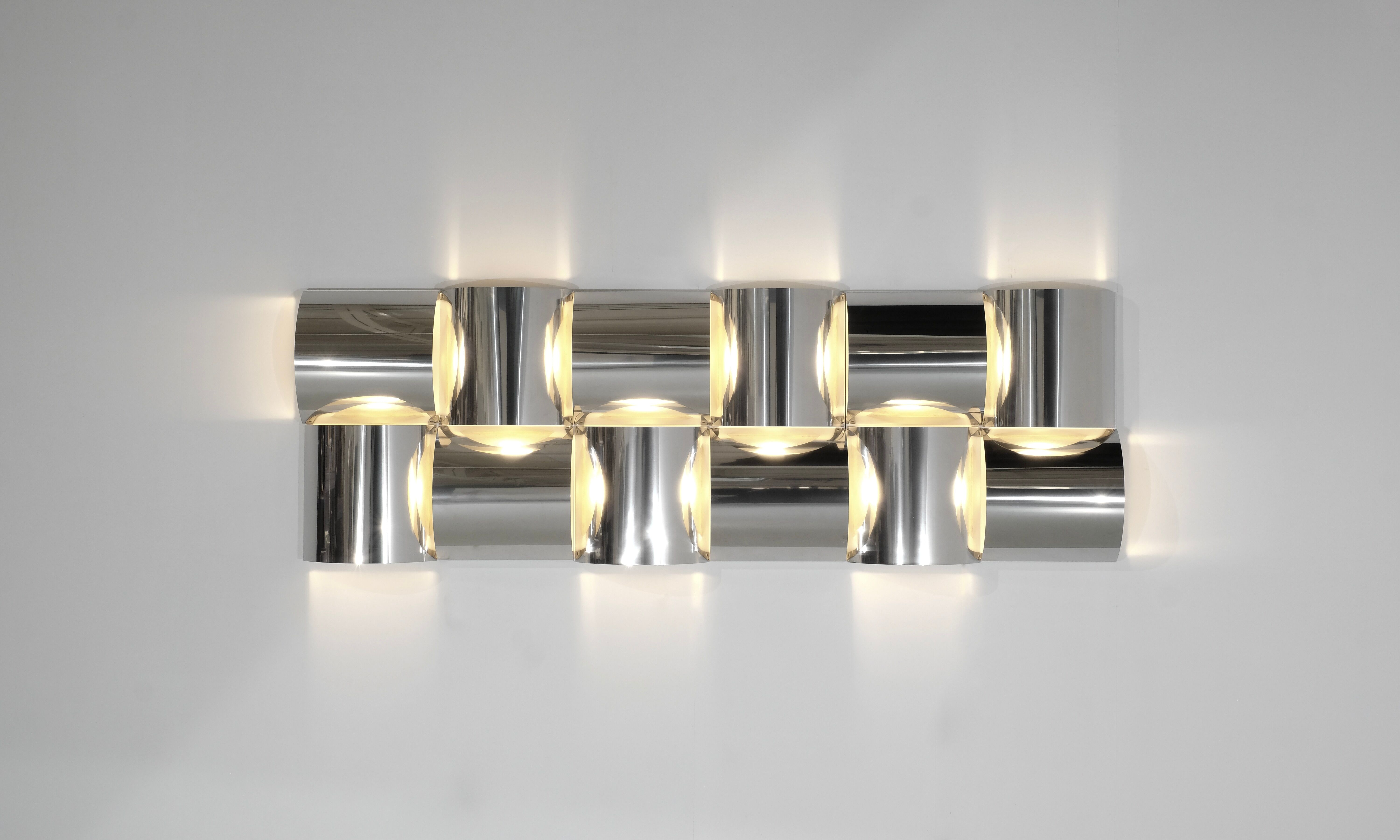 Contemporary wall light in stainless steel and metal.