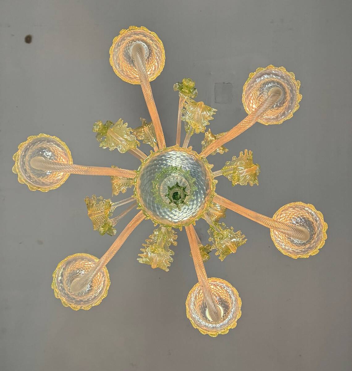 Venetian chandelier in colorless and green Murano glass, 6 light arms circa 1940