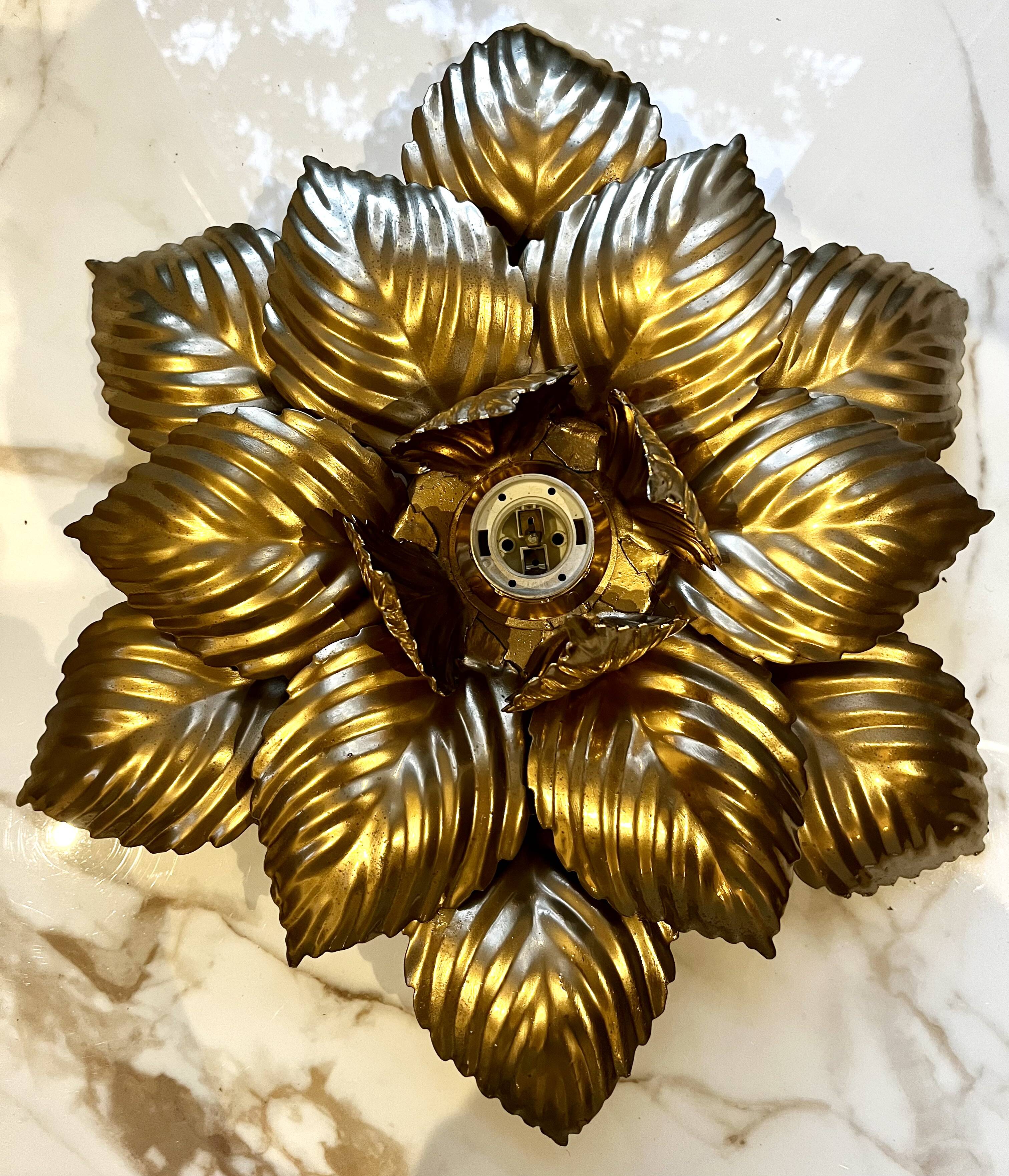 Golden flower wall lamp