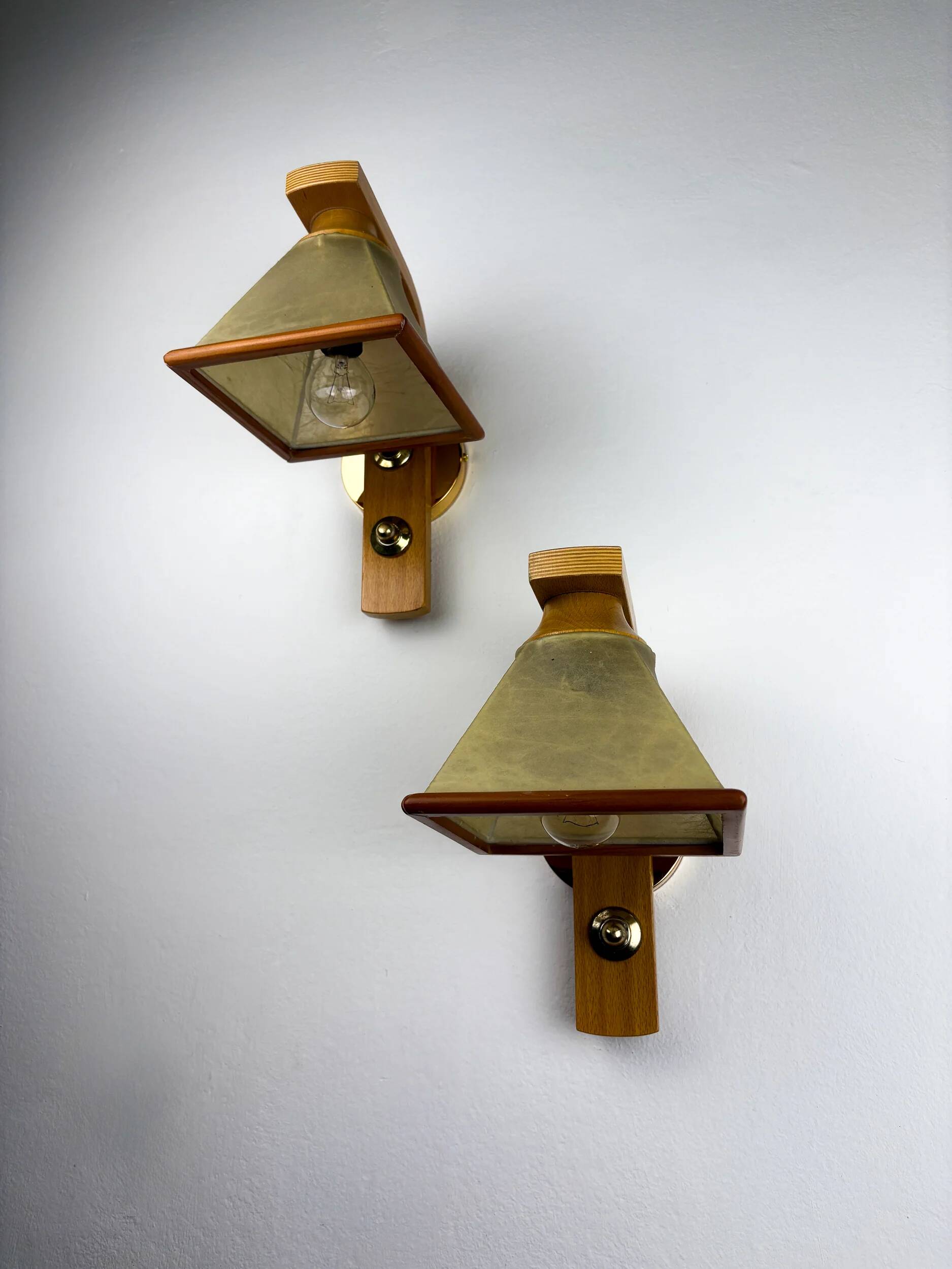Pair of Italian "Cocoon" wall lights, resin and pine wood, circa 1970s