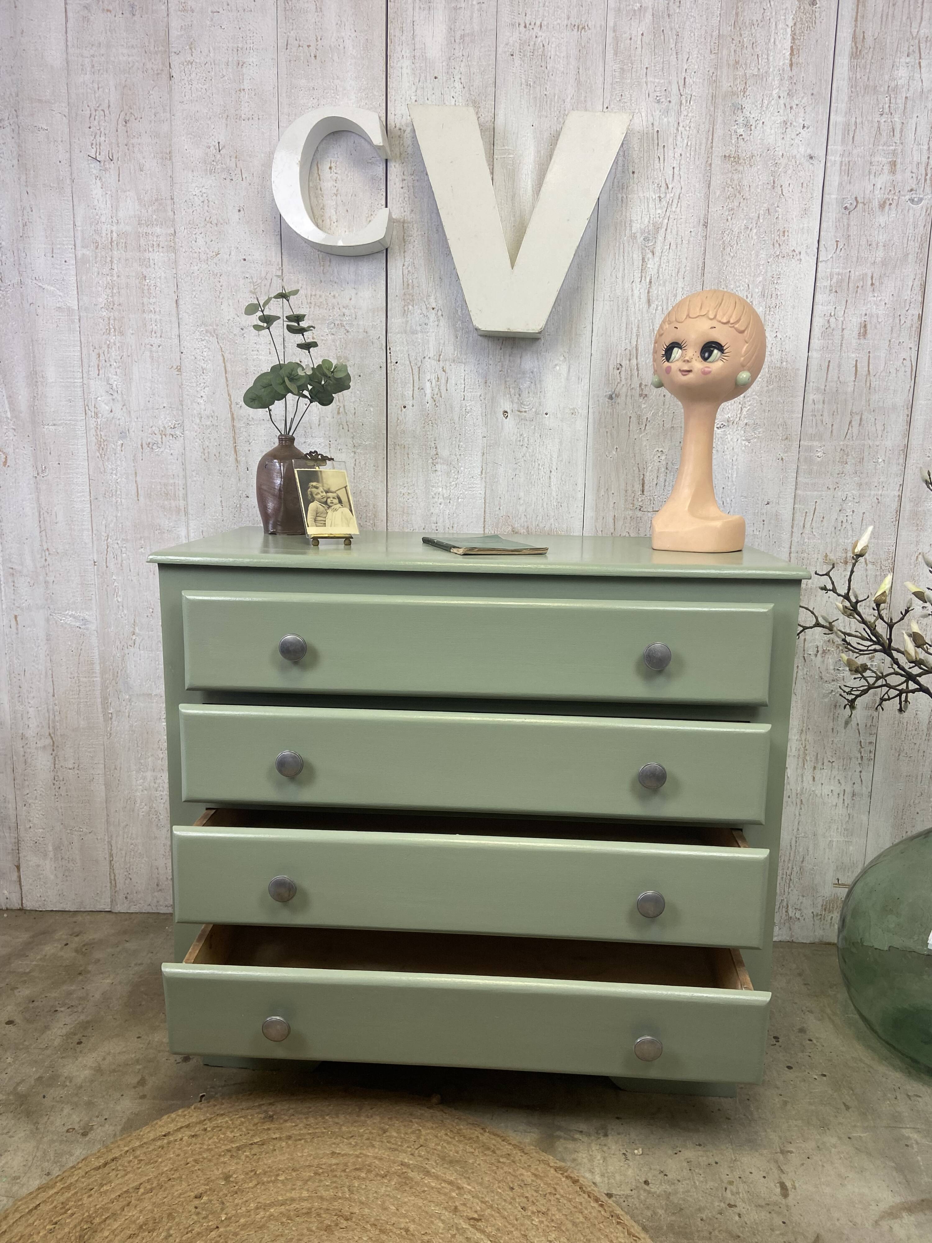 Vintage chest of drawers