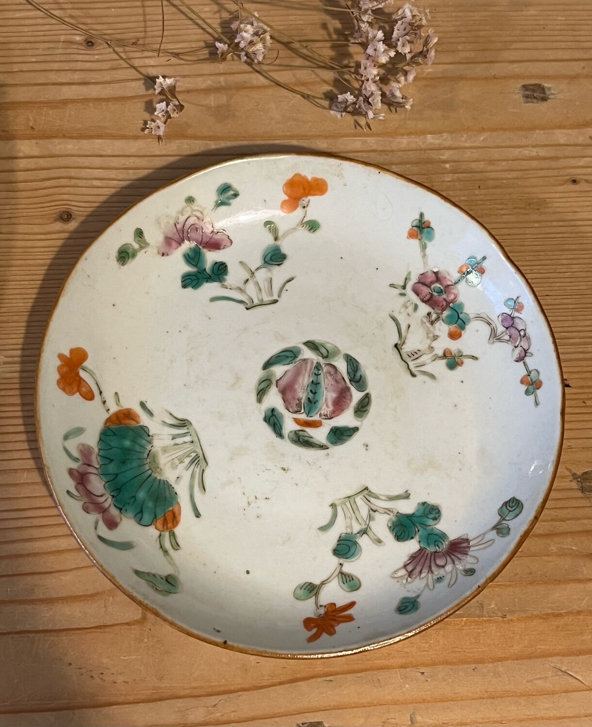 Ceramic cup with floral motif