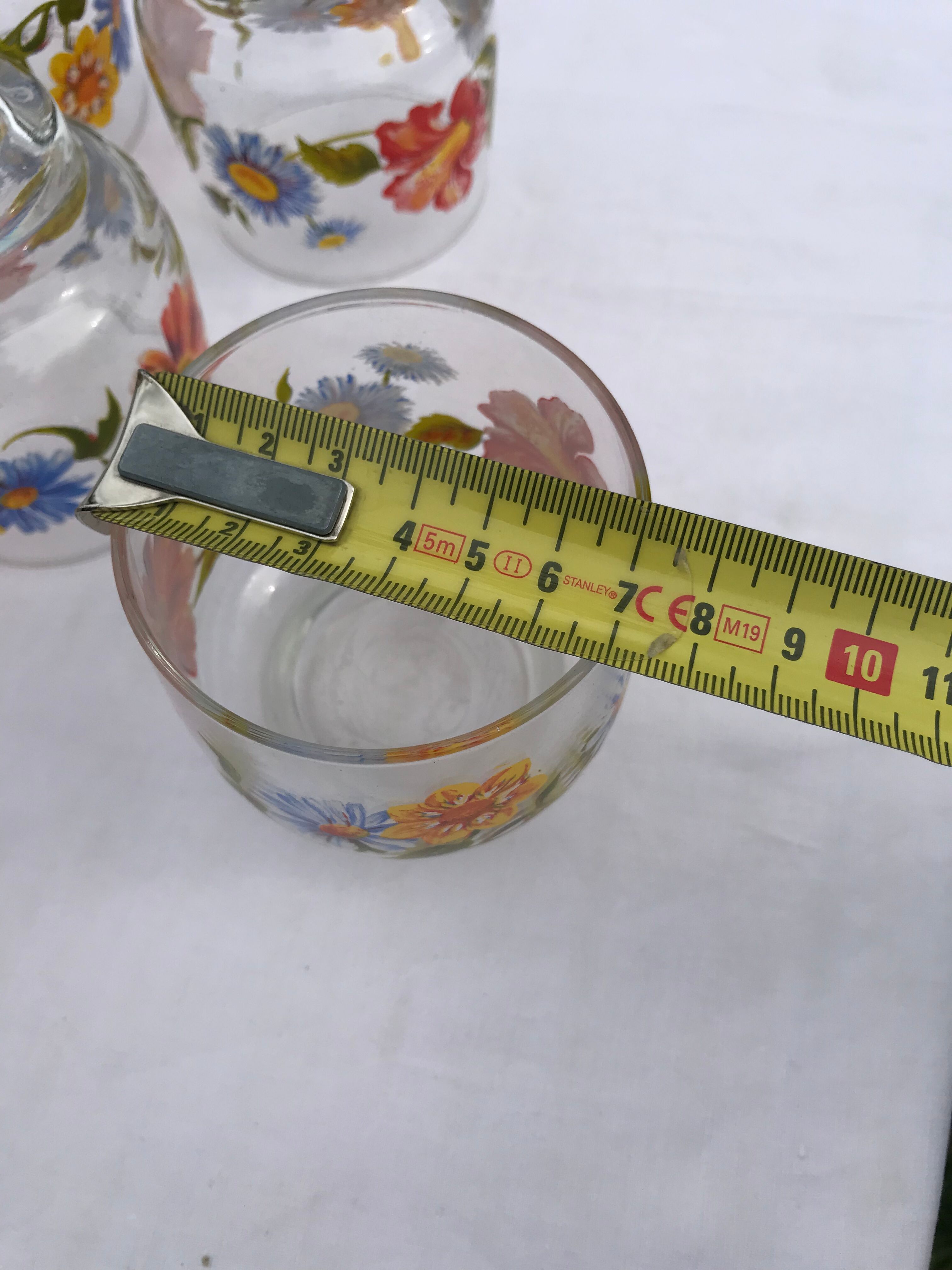 10 vintage glasses with flower patterns