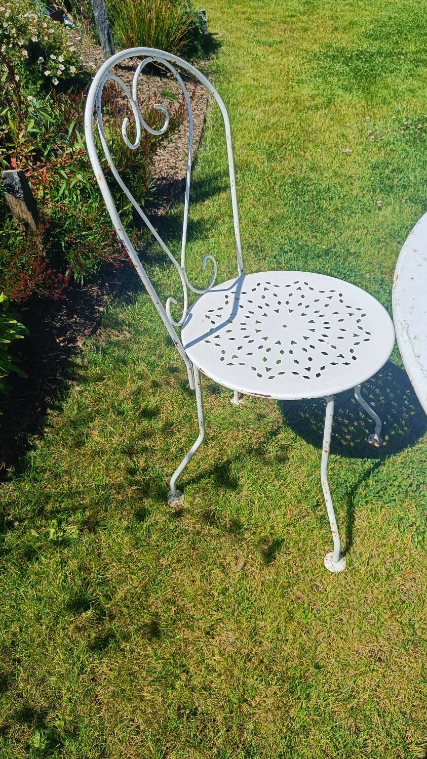 White wrought iron garden furniture