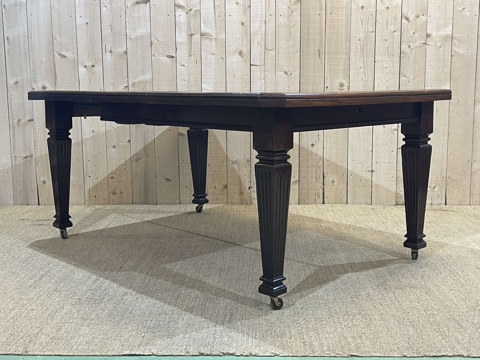 English mahogany table from the 1930s with an extension