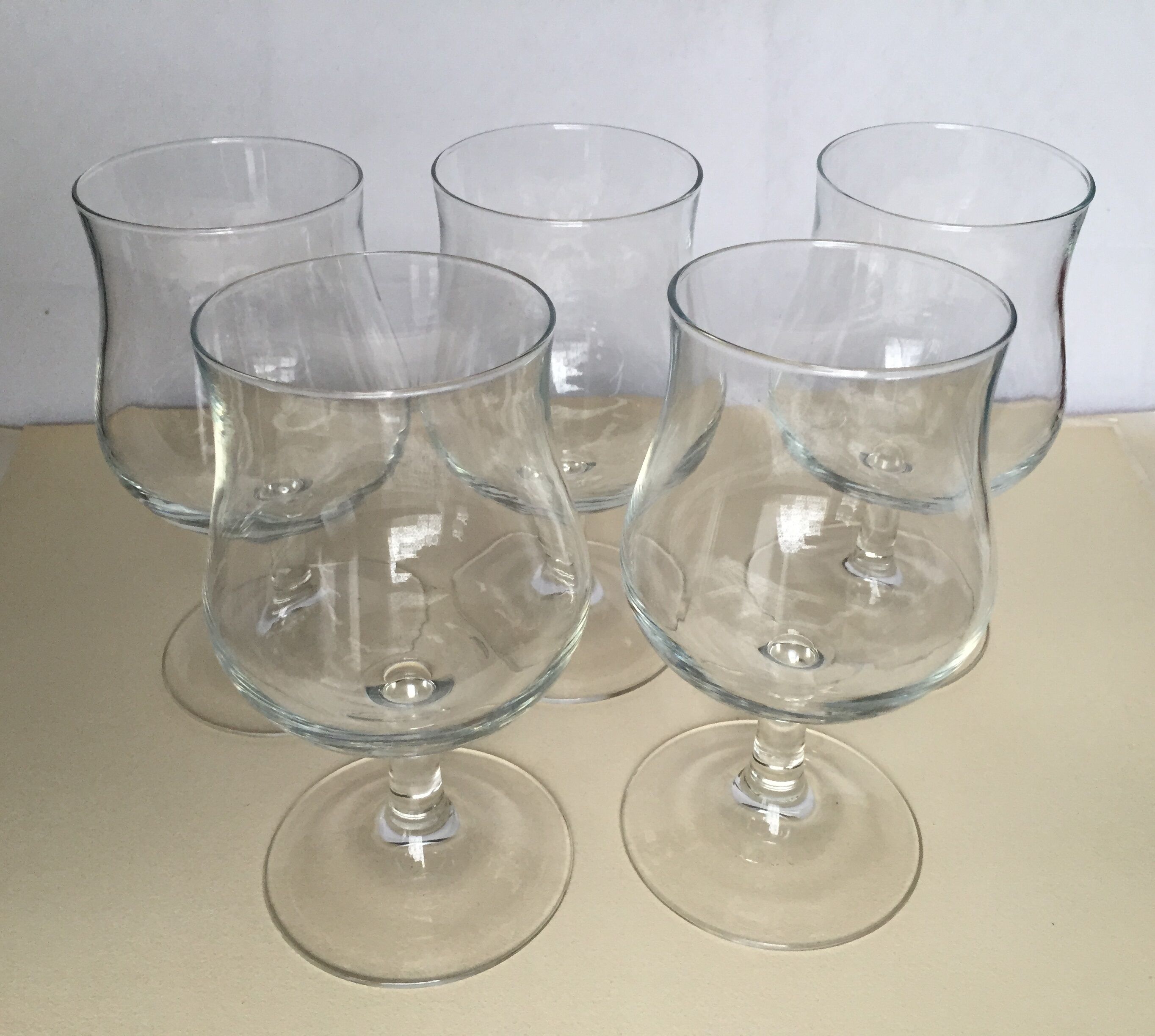 Set of 5 burgundy wine glasses