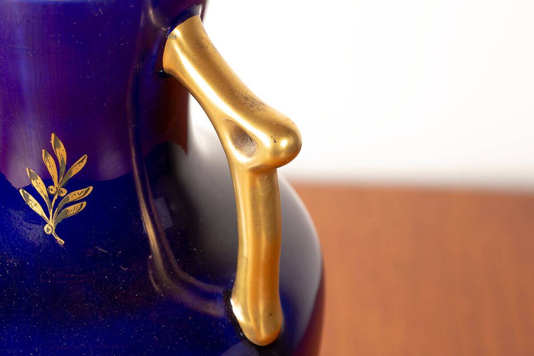 Neo-Classical style porcelain vase, cobal blue, Pinon-Heuzé 1930.