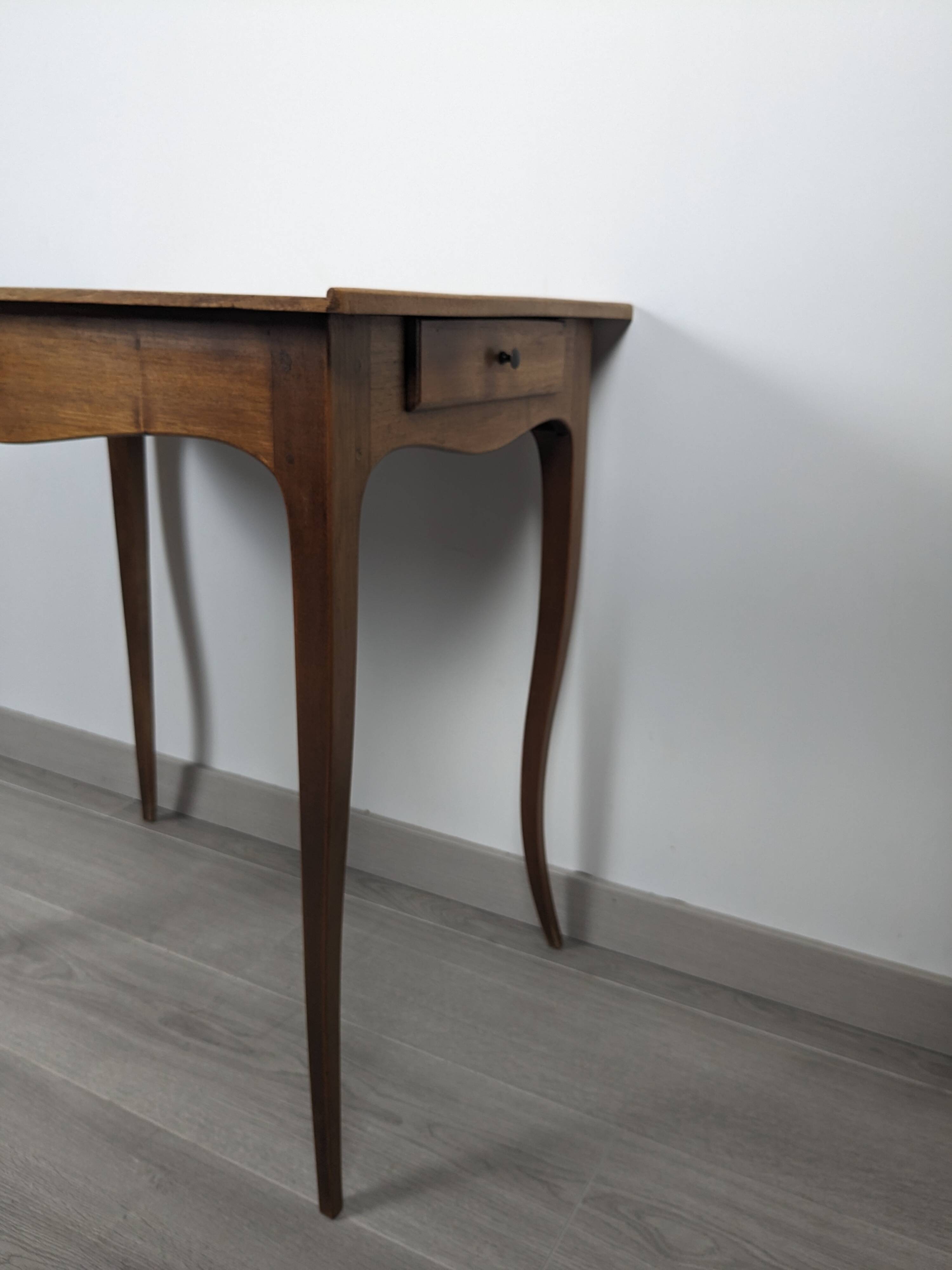 Table d'appoint de style Louis XV