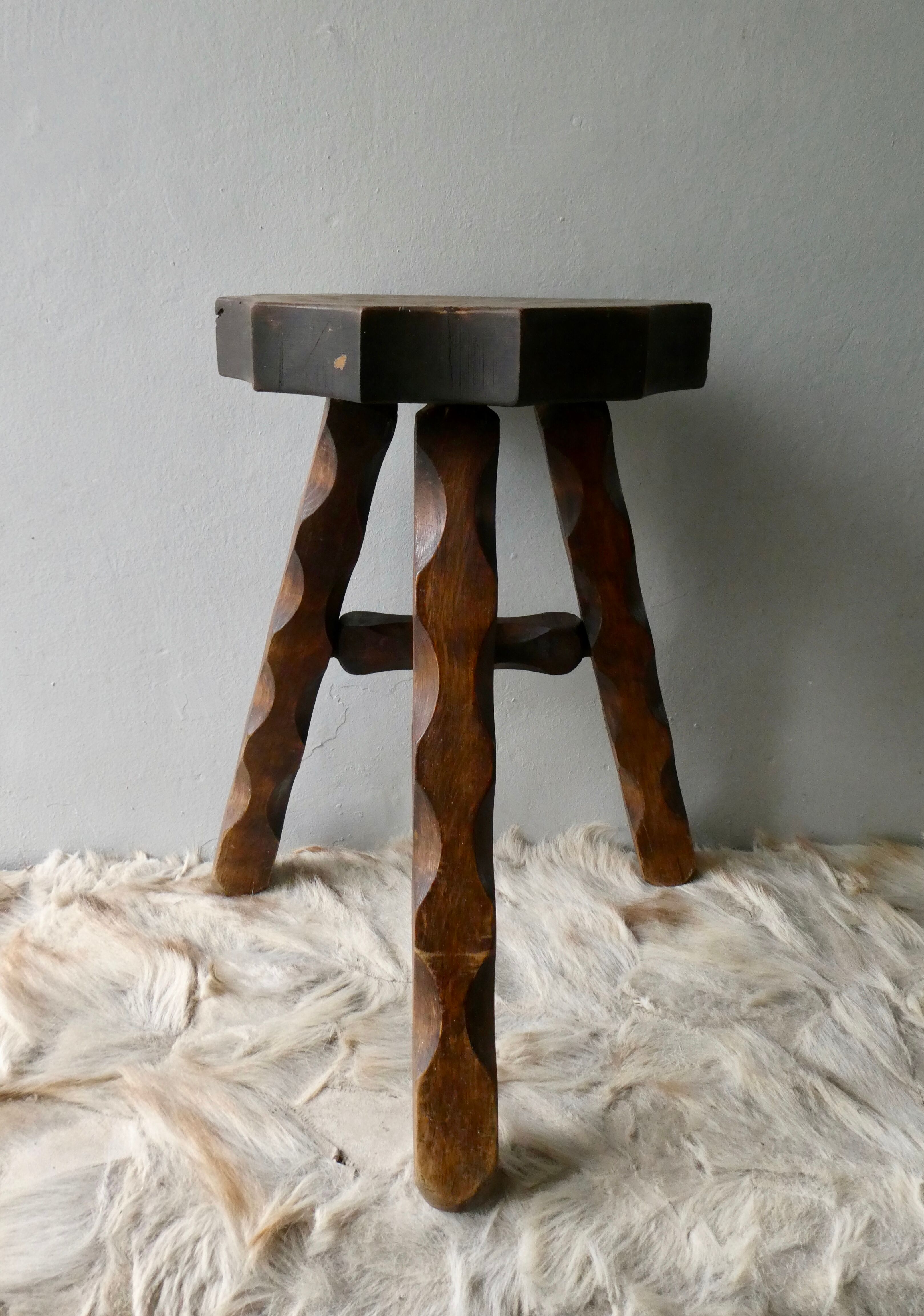 Solid wood tripod, mountain