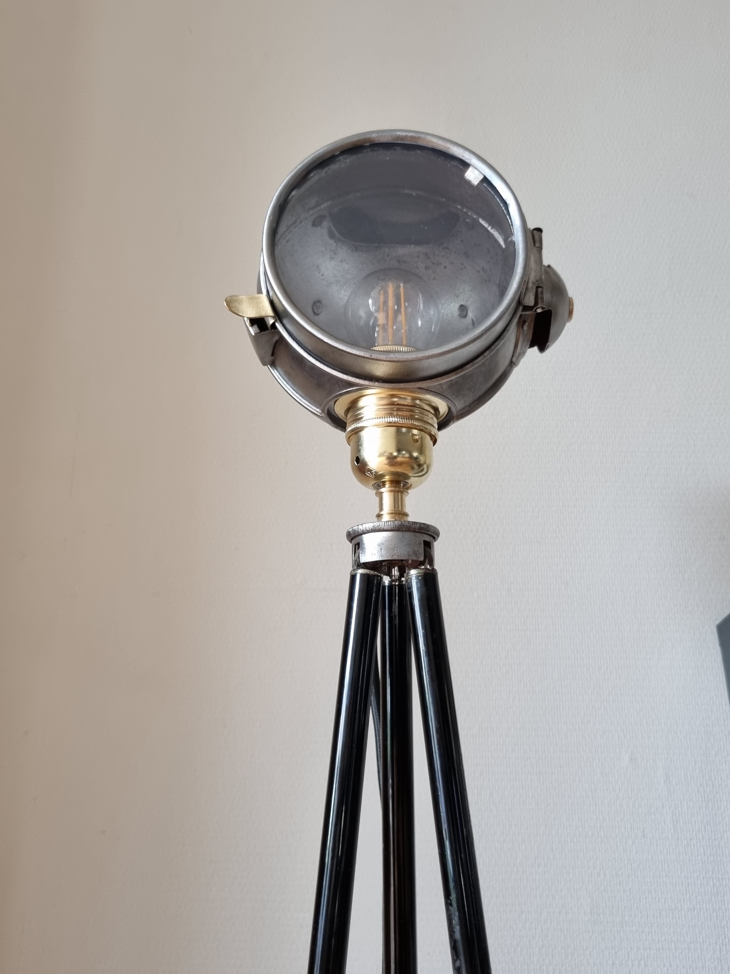 Former tripod projector, Besnard Paris, ca. 1910