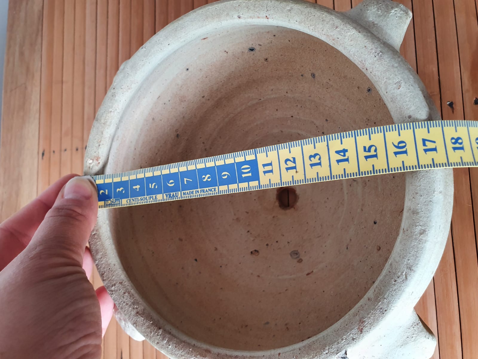 Flower pot with 4-coves in white terracotta